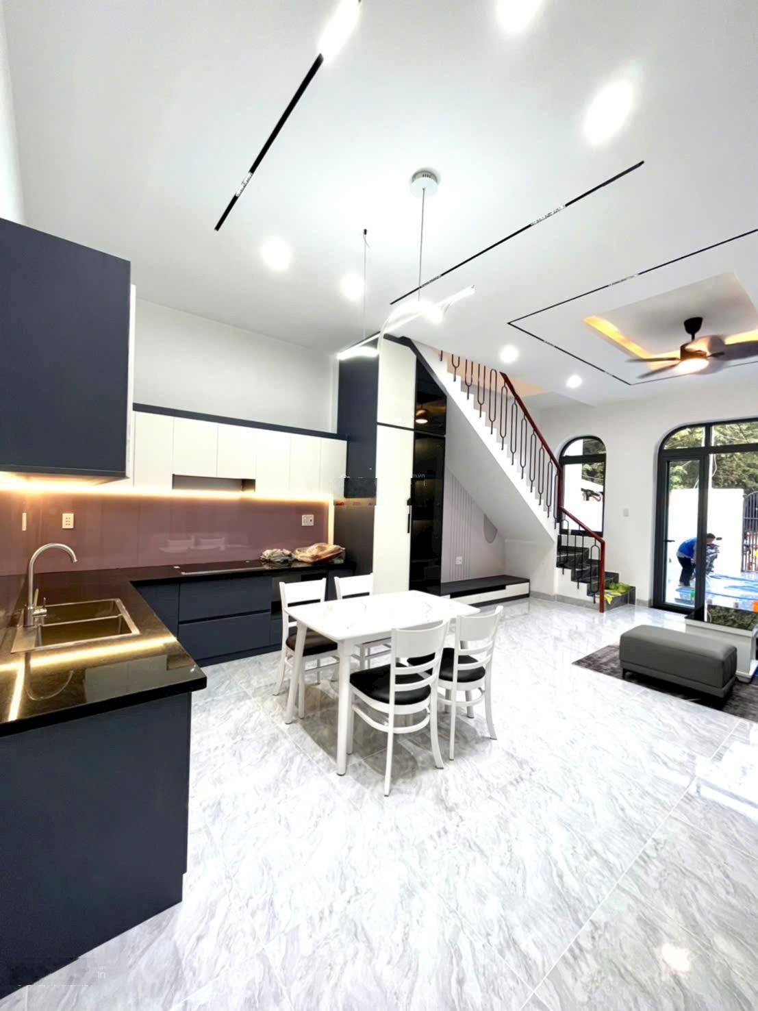 Cần bán nhà phố 1 trệt 1 lửng 1 lầu trung tâm Thủ Dầu Một mới 100% bàn giao full nội thất