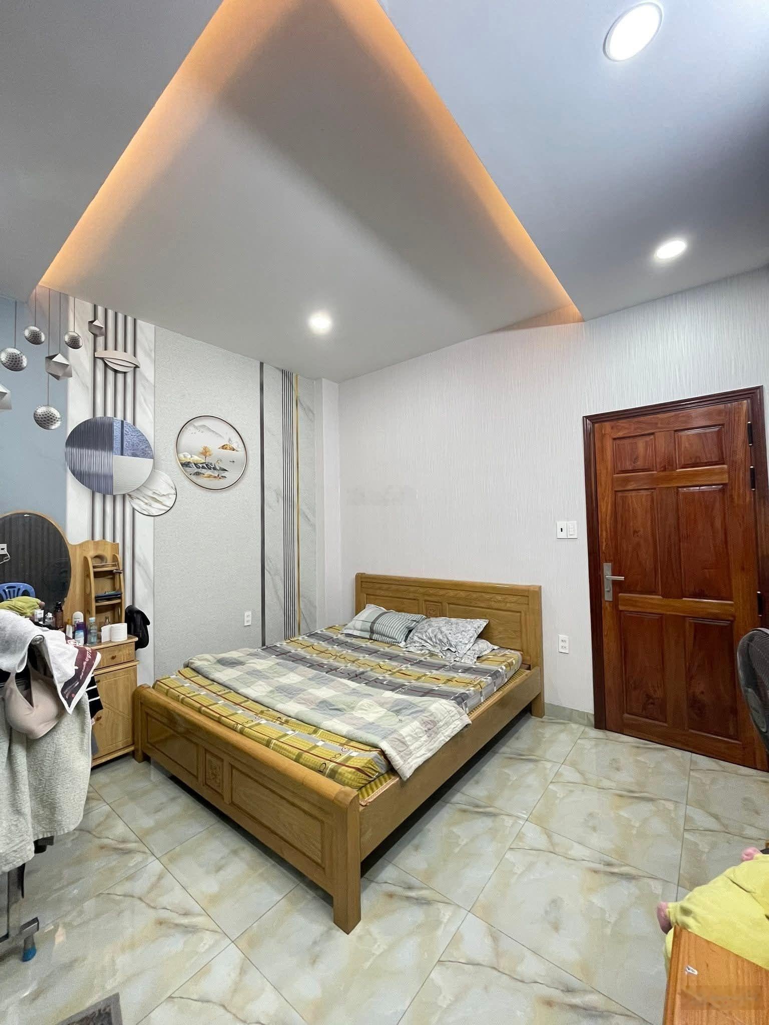 Bán nhà hoàn công đông hòa dĩ an gần làng đại học