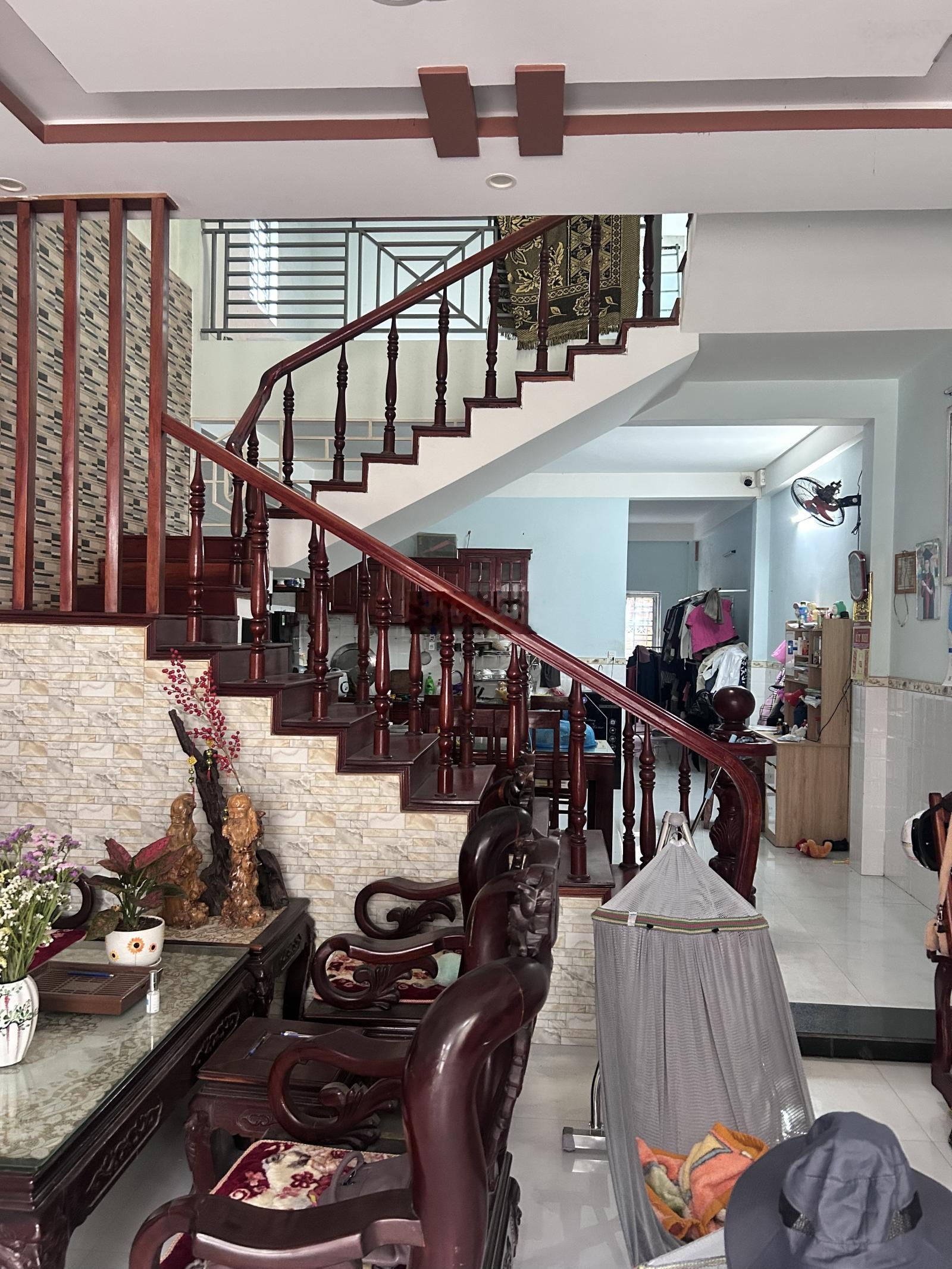 Bán nhà mặt tiền. 2 tầng. đường bùi giáng nhà đẹp ở ngay.