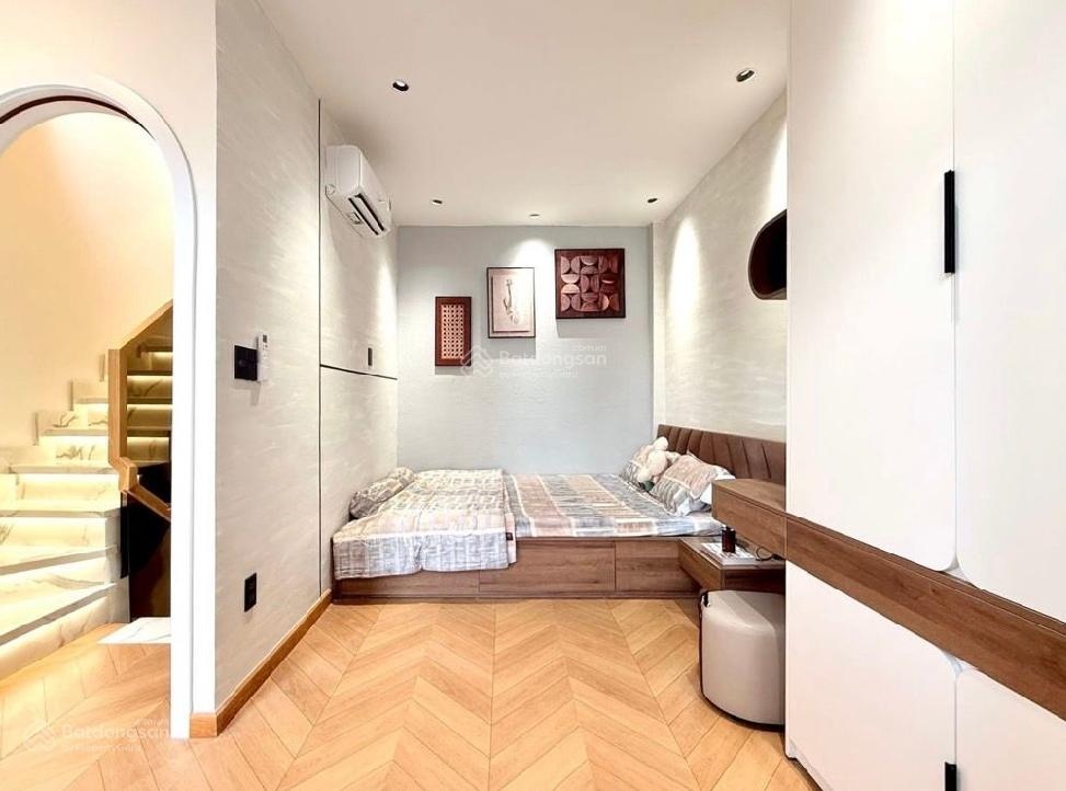 Bán Đường Thích Quảng Đức, Phường 5, Phú Nhuận, giá : 7,9 tỷ, Nhà 4 Tầng, khu vực Yên tĩnh.