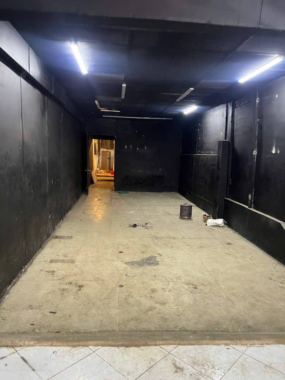 Mặt bằng mặt tiền đường Phạm Hùng, gần Nguyễn văn Linh, phía trước: 7x8m, phía sau: 3x20, giá 17 tr