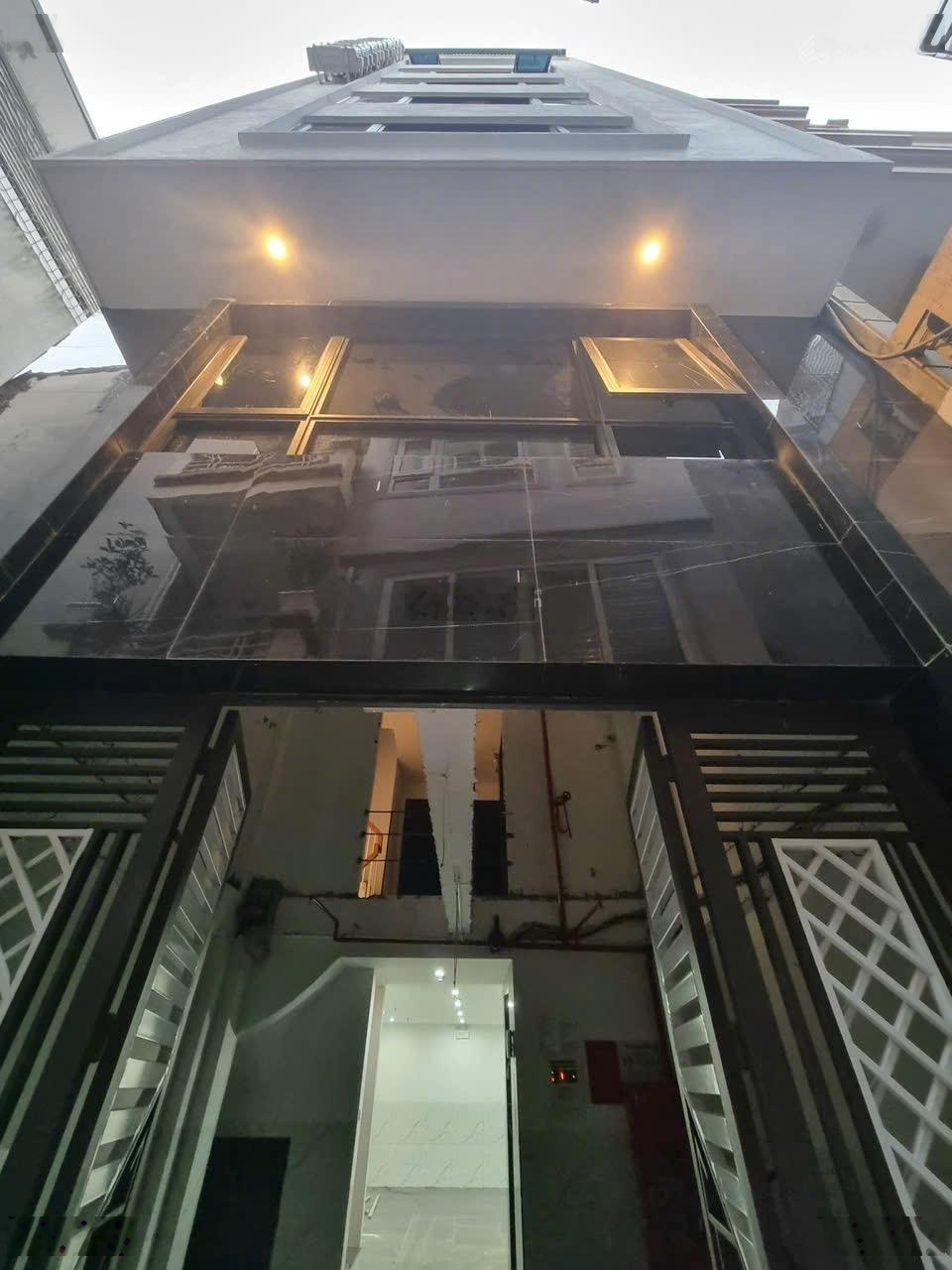 Bán tòa CHDV, CCMN 13 phòng, dòng tiền tốt, ô tô gần