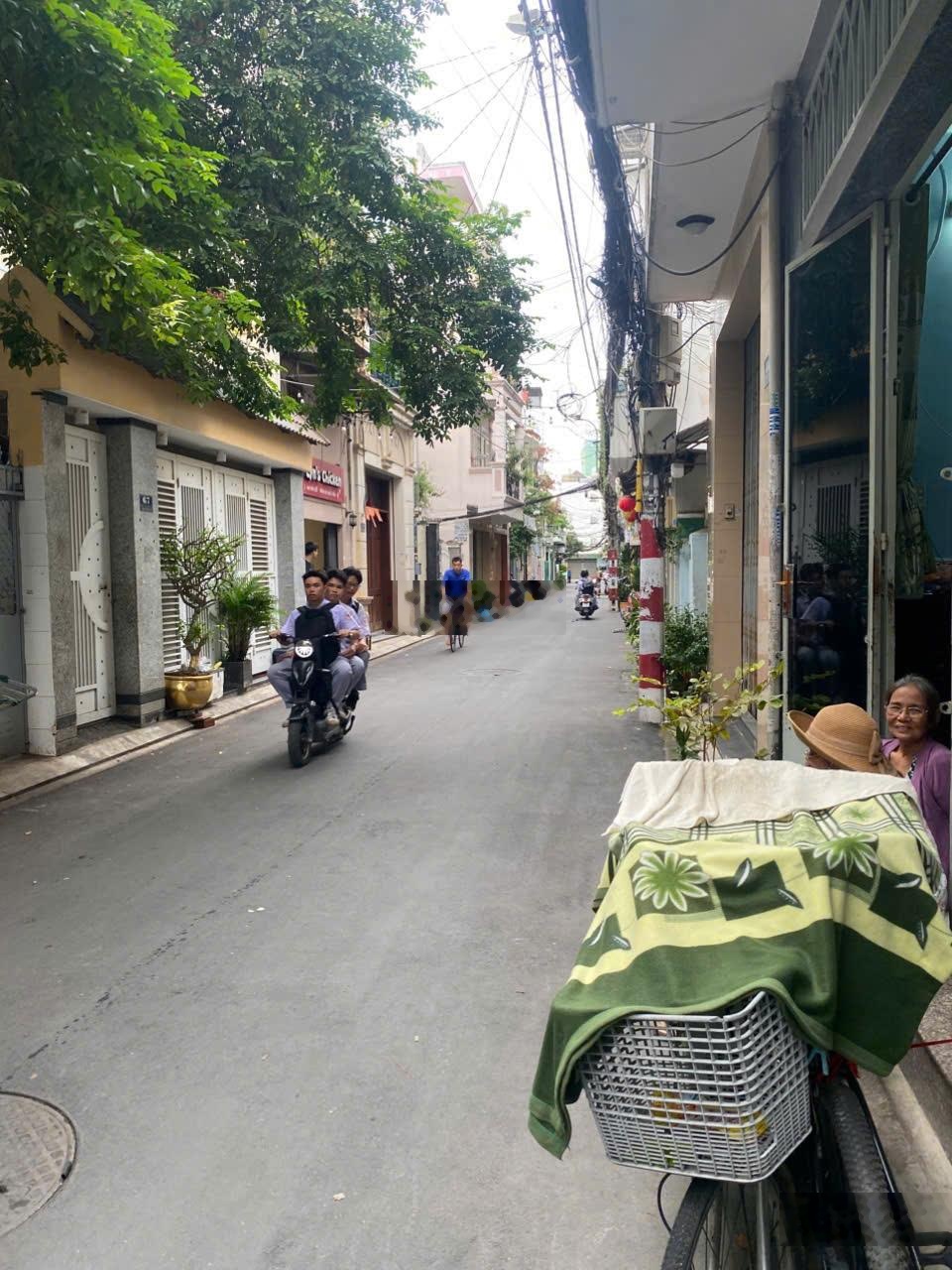 Đơn giá mặt tiền cạnh quận 10 ngang 8 chưa đến 200 triệu/m2