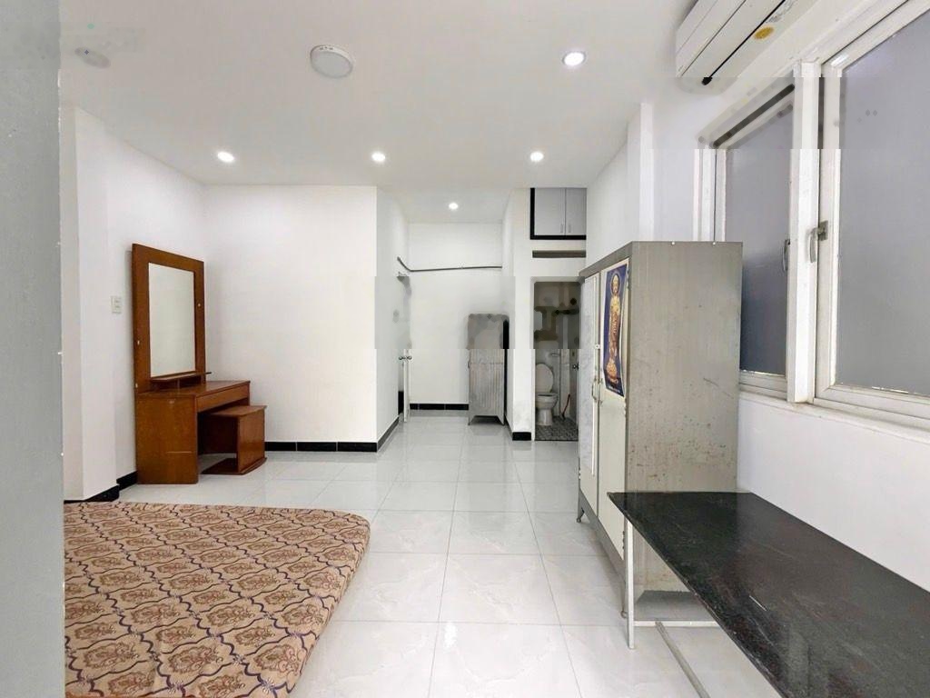 Huỳnh văn bánh- phú nhuận- 3 lầu- 28m2- hẽm thông và rộng rãi