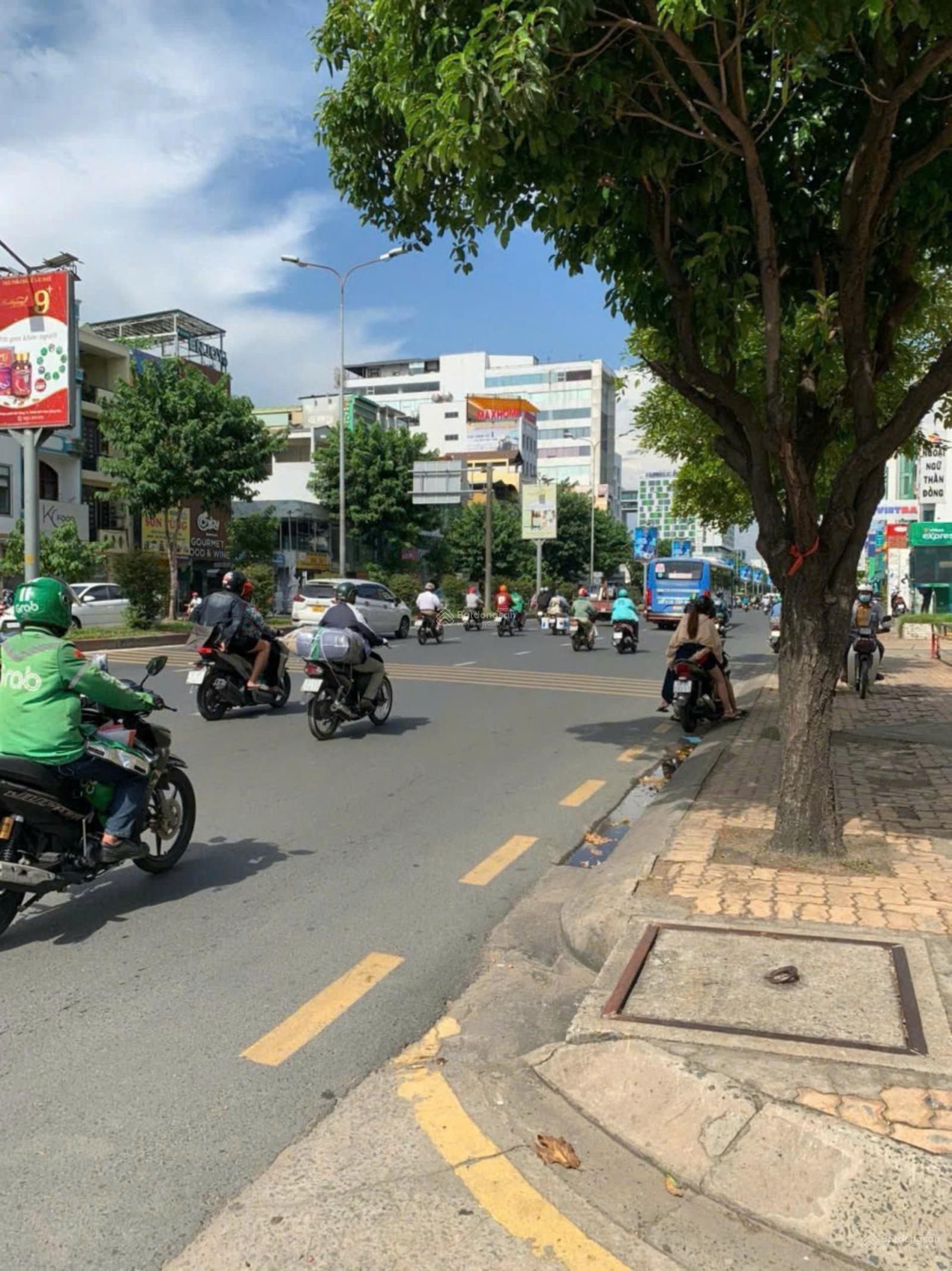 Bán gấp nhà MT đường Phan Đình Phùng Phường 15 Q. Phú Nhuận DT 7m x 20m CTXD Hầm 7 Tầng Giá 48 tỷ