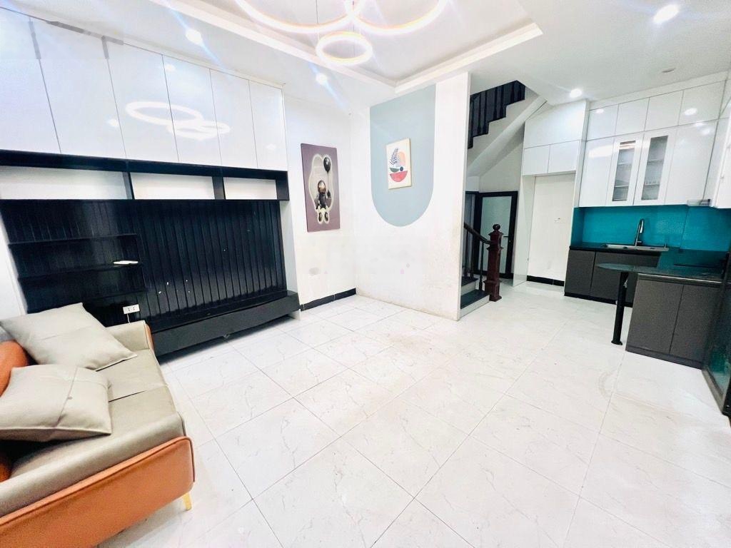 Bán nhà Tam Trinh Yên Sở 35m2 xây dựng 5 tầng +tum , ngõ nông, gần phố