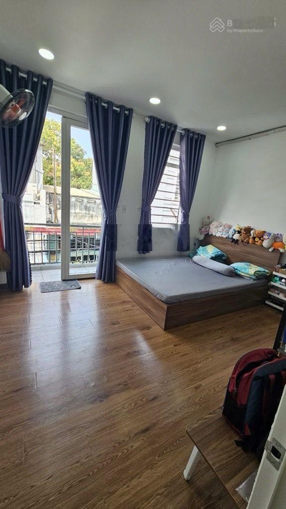 Nhích: 6 ty. Nhanh tay là có Nhà đẹp 4 tầng. Đường 5, Nguyễn Sơn, TP. Dt: 4 x 20. HĐT: 20tr/t. 8PN.