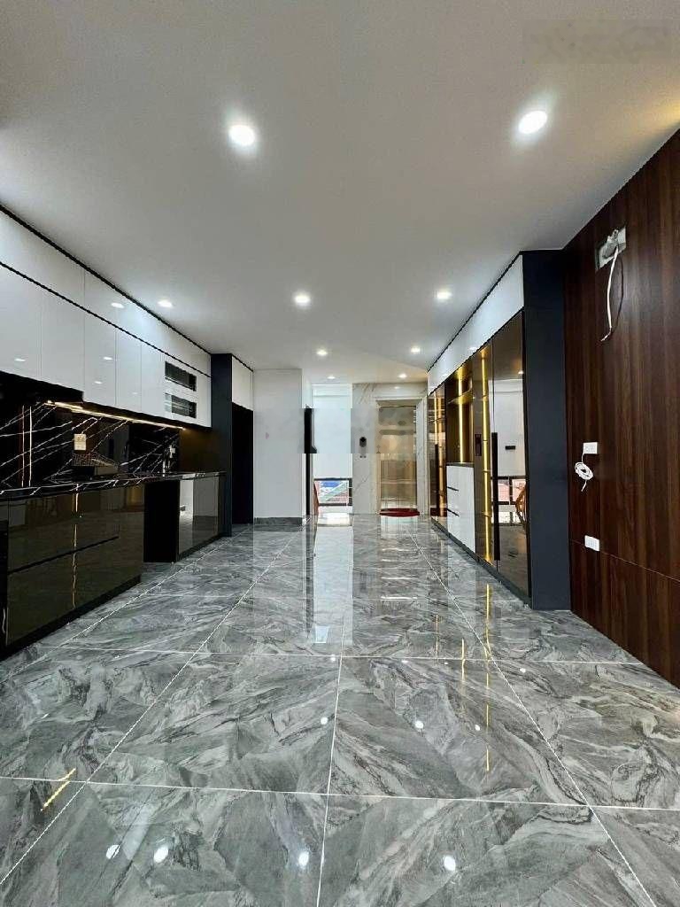 Trung tâm hoàng mai 6 tầng thang máy, ô tô ngủ trong nhà, phân lô hồ đề lừ.