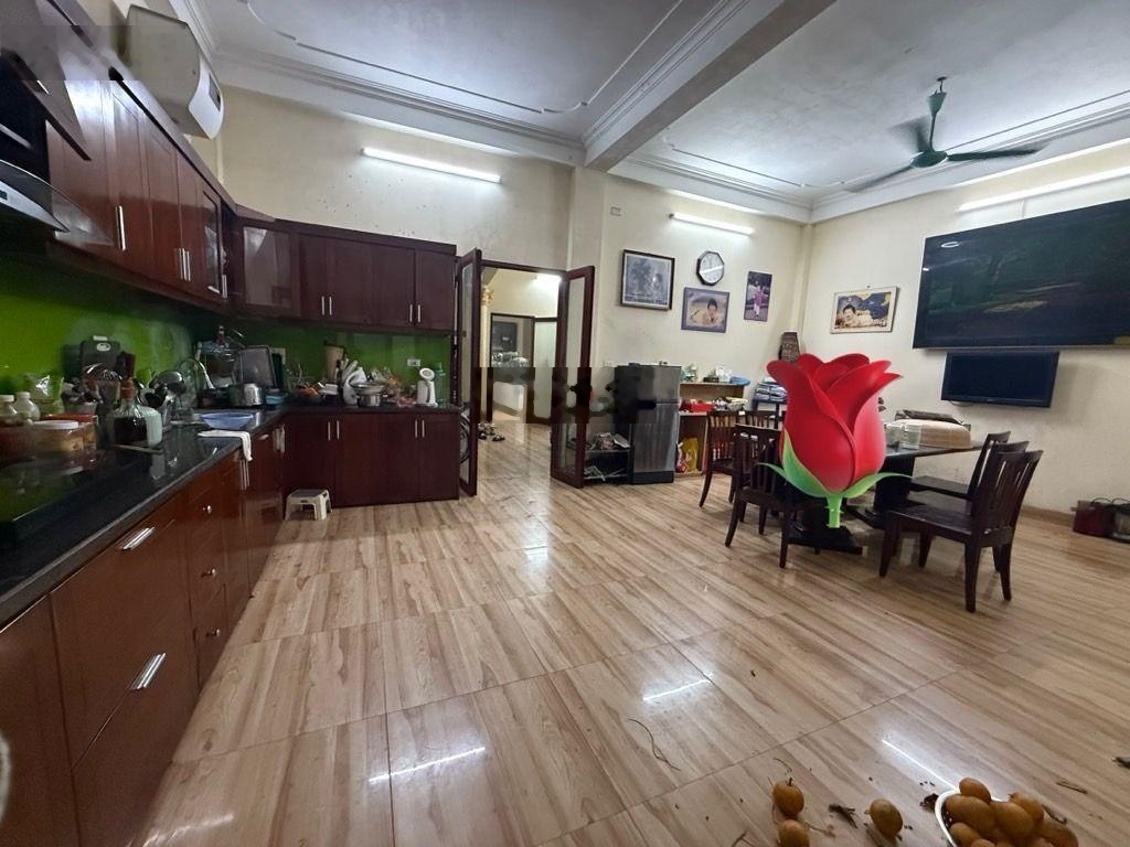 Bán nhà mặt Phố Vọng gần Đại La. DT 100m2, 4 tầng, 6 ngủ, sổ nở hậu. Giá 35 tỷ