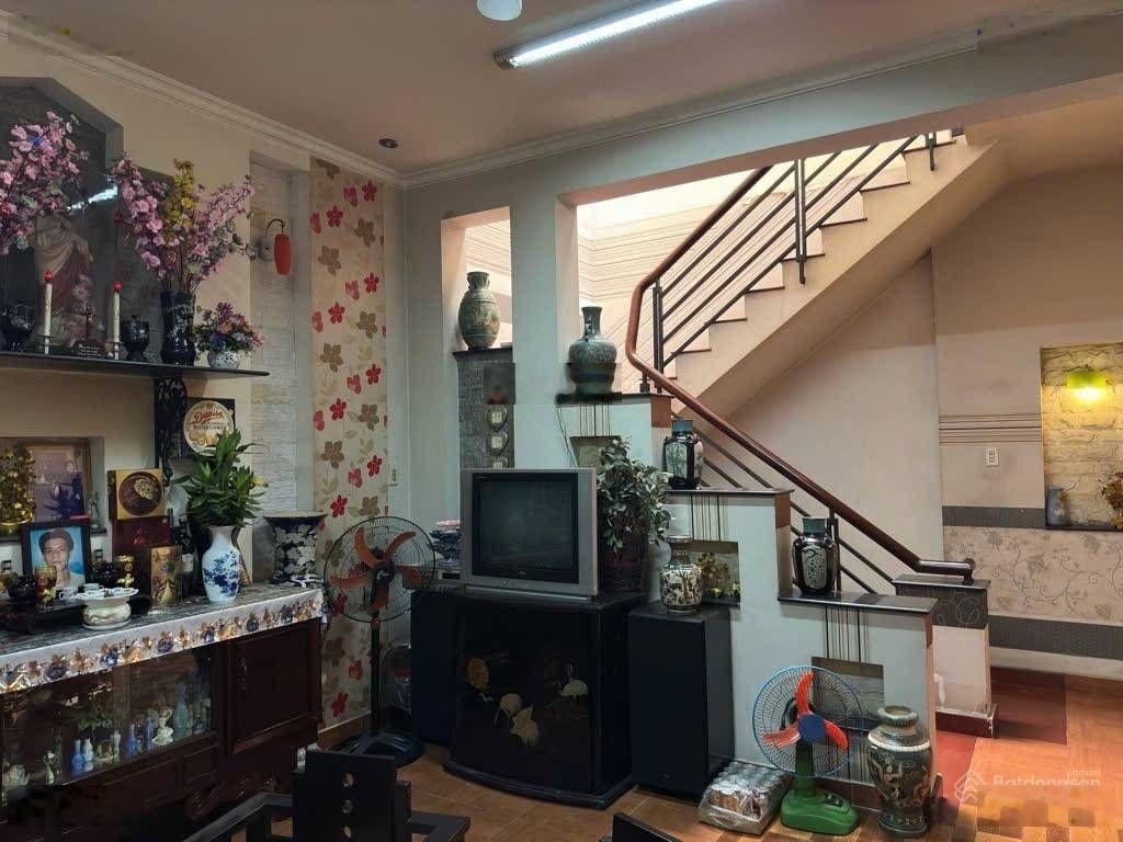 Bán nhà MTKD Nguyễn Văn Quỳ, Quận 7, ngang 7,2m, 3 tầng, 4PN, Giá nhỉnh 9 tỉ