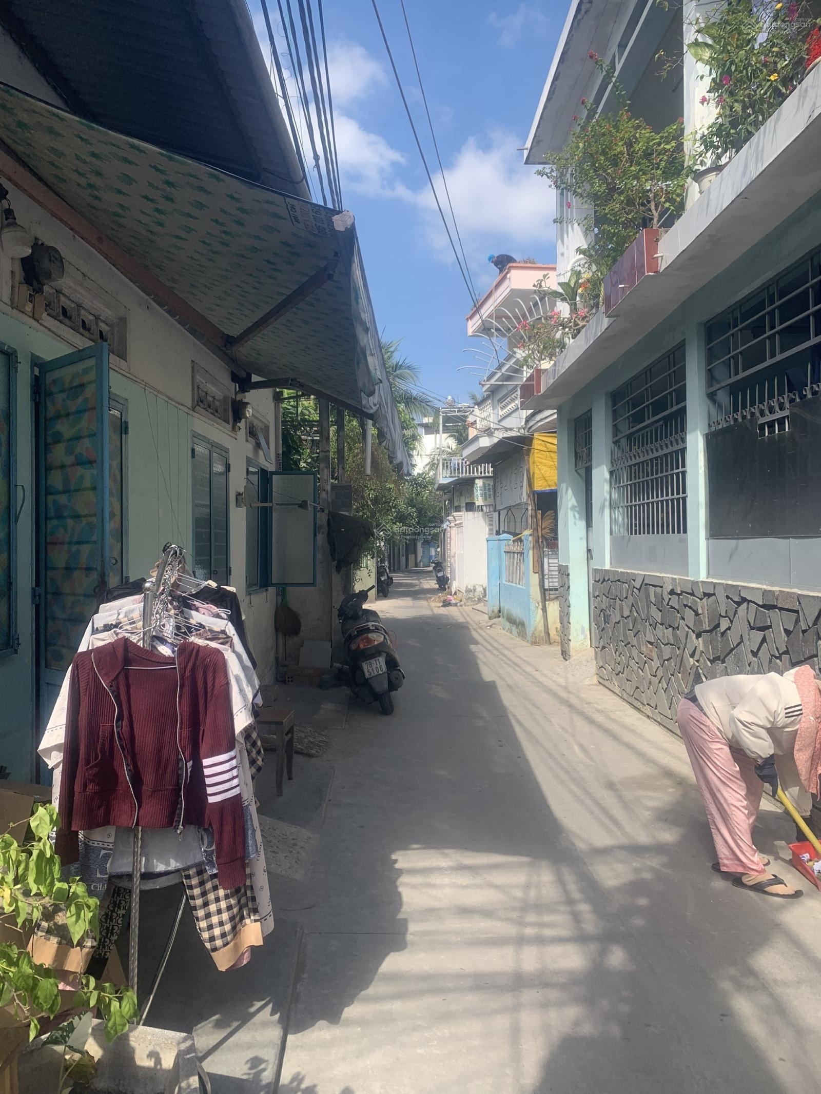 Cho thuê nhà nguyên căn bên Hộ, phường Ngọc Hiệp. DT: 70m2, 1 trệt 1 gác lửng, 2PN, 3tr/th