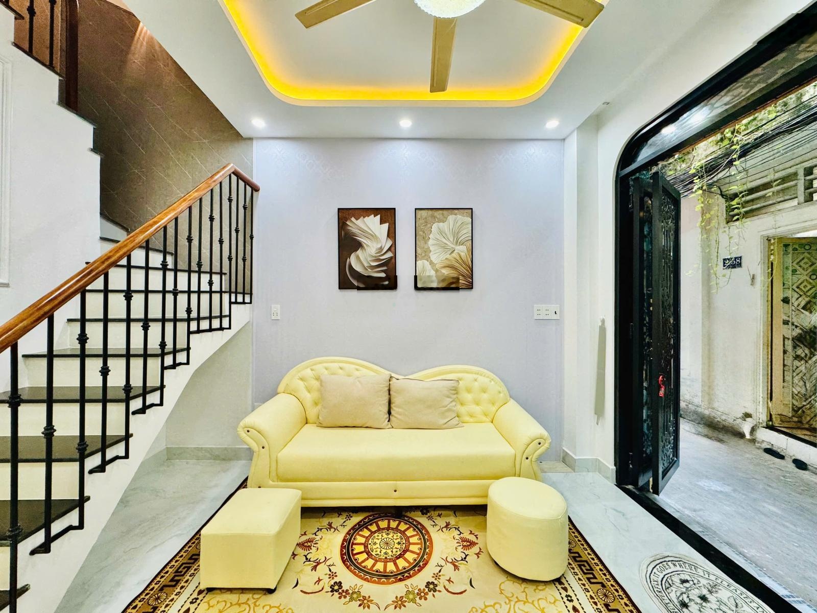 Bán nhà tăng bạt hổ, p.11 bình thạnh 1 trệt 2 lầu, full nội thất, giá 6,3 tỷ