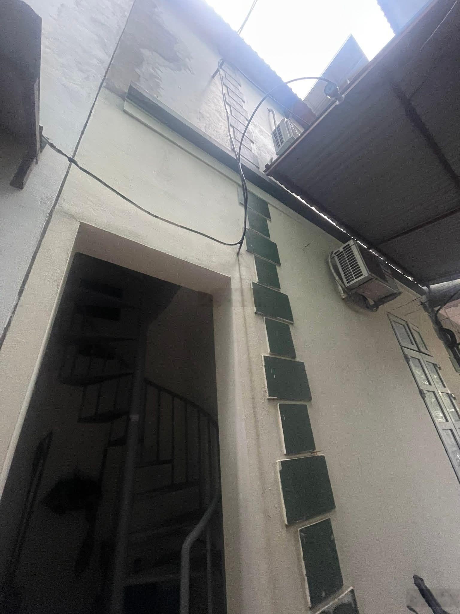 Bán đất tặng nhà 02 tầng, tặng GPXD 5 tầng, Cổ Nhuế, Bắc Từ Liêm, khu vực trung tâm, gần chợ