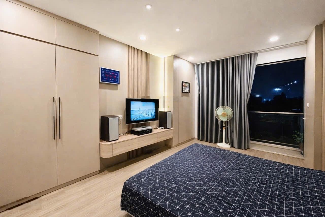 Rẻ vô địch 7 tỷ Bán nhà 5 tầng Việt Hưng-Long Biên - ô tô đỗ cửa