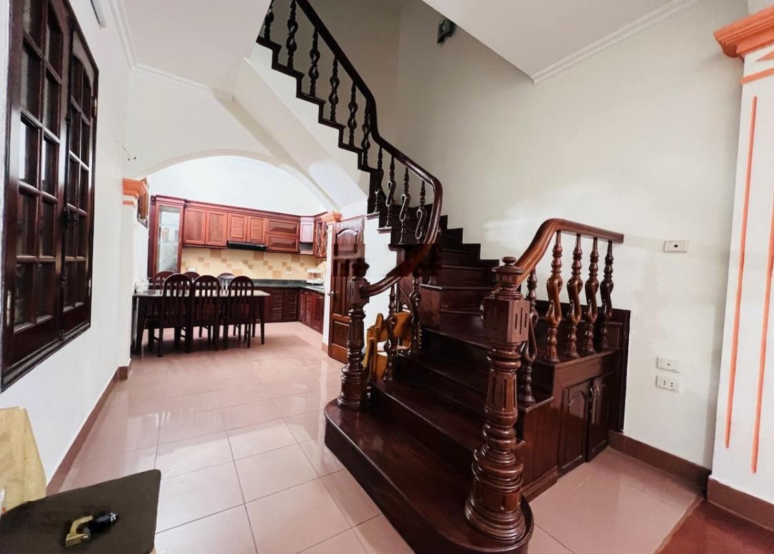 Nhà riêng bán tại Đại La, 13,5 tỷ, 50 m2, hàng hiếm giá ưu đãi . Chủ xây tâm huyết nhà gỗ tự nhiên