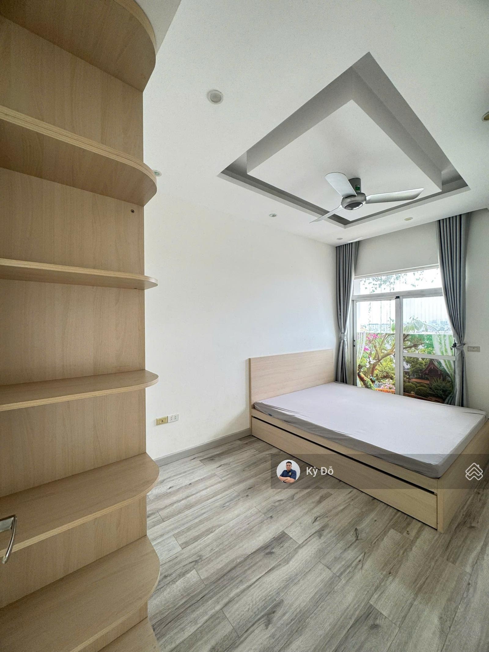 Cần cho thuê gấp CHCC Flemington, 97m2, 3PN, nhà mới, lầu cao, giá 18tr/tháng. Xem nhà 0932248238