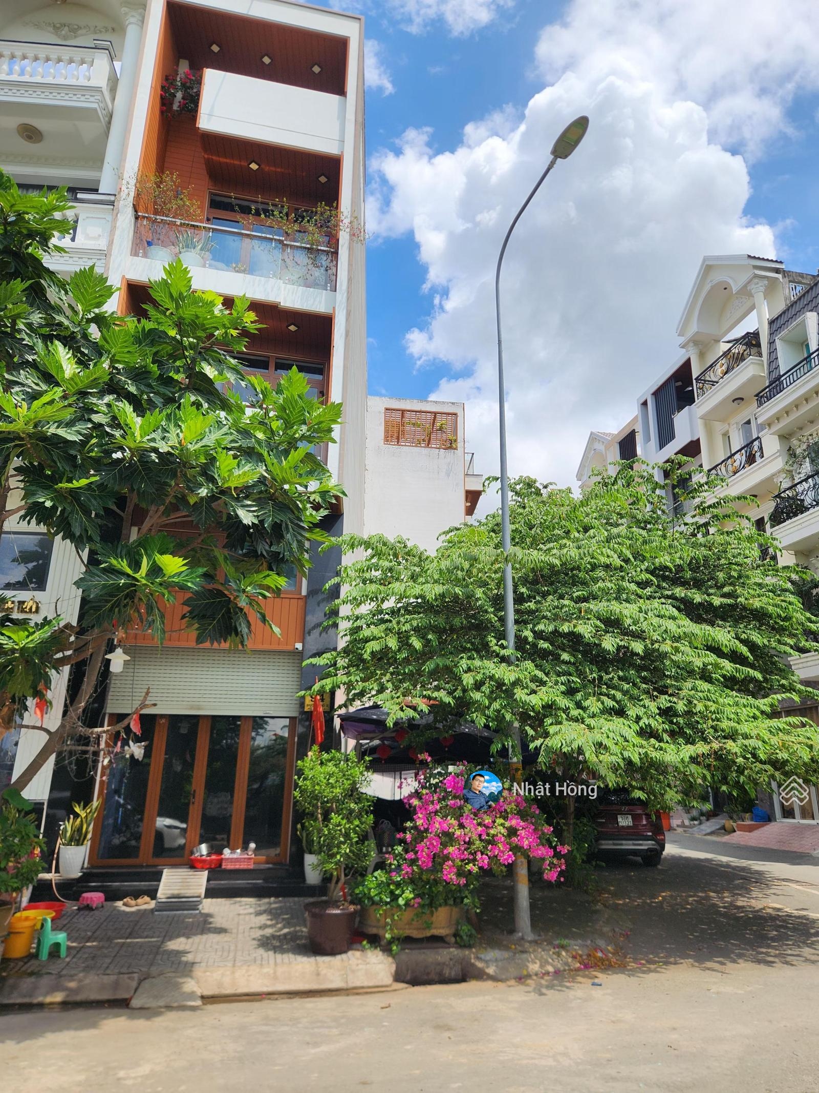 Bán đất mặt tiền đường 16m ngay Phú Thuận quận 7