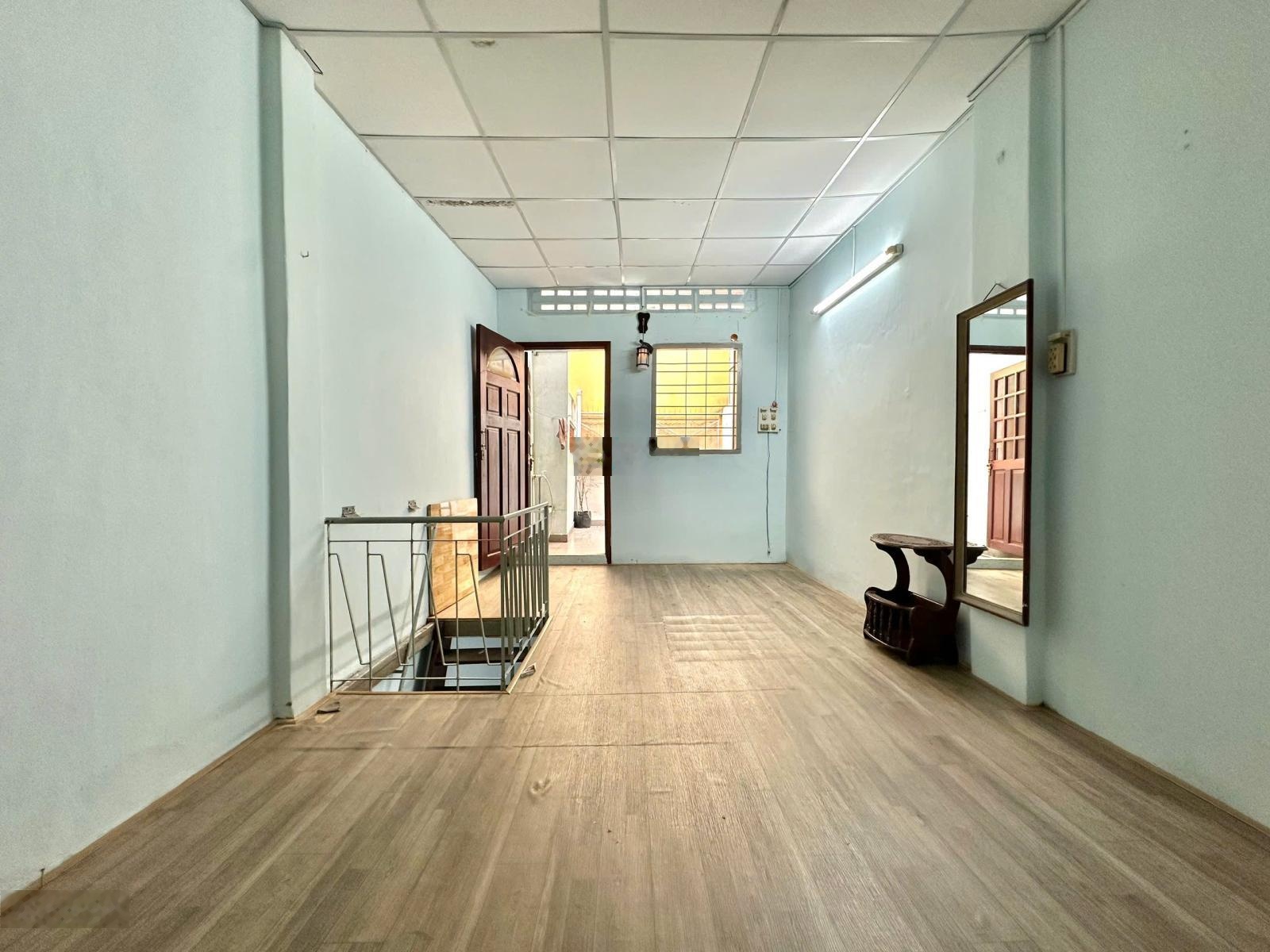 Nhà phong cách xưa kinh doanh tự do