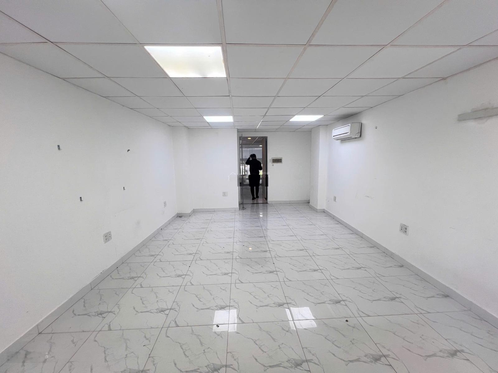 Siêu hot văn phòng trung tâm Quận 3. DT 60m2 chỉ 13tr/th (setup bàn ghế cho khách hàng thuê)