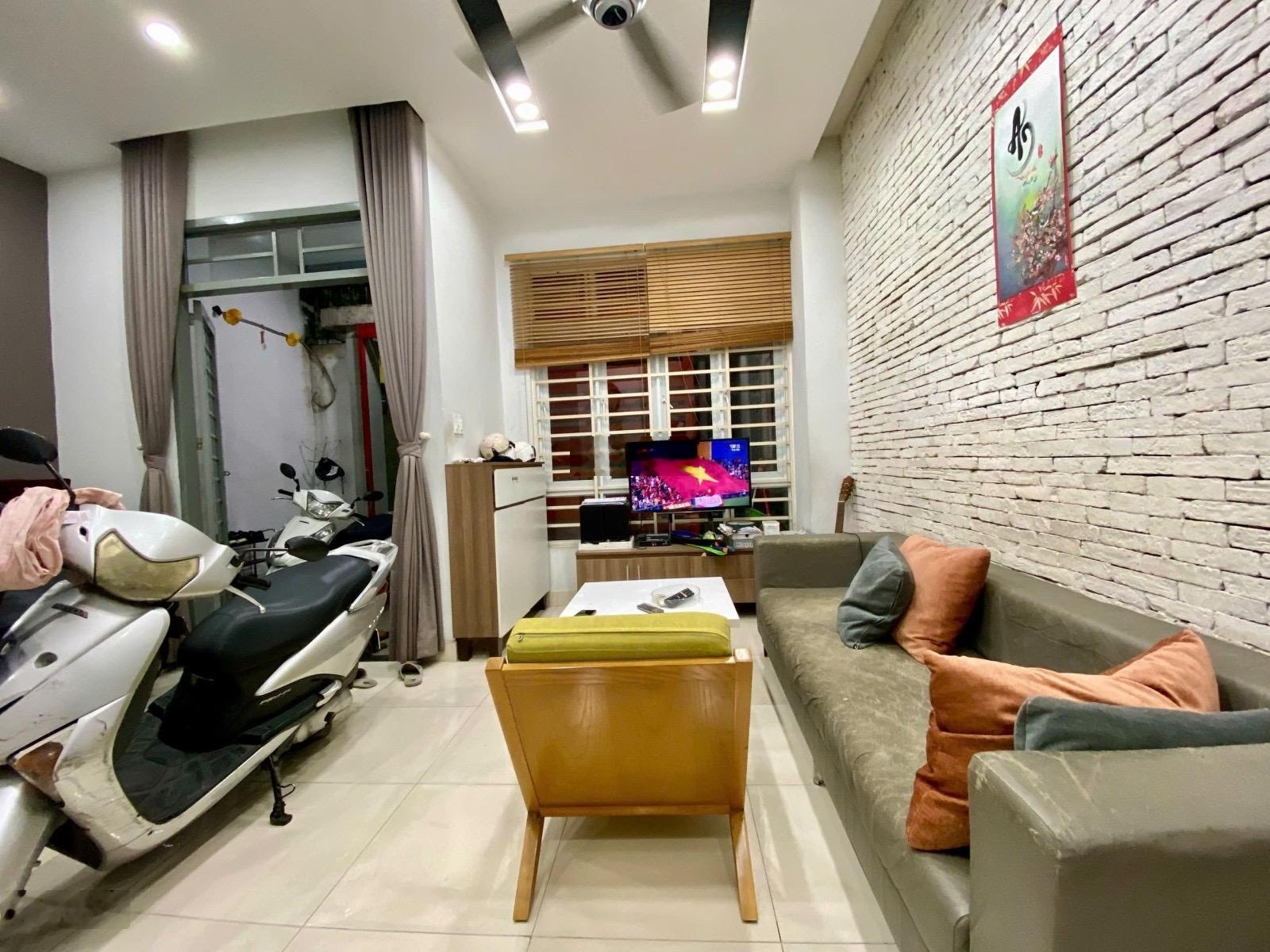 Hẻm Xe Tải Kế Bắc Hải, Q10 - 57M2 - 4 Tầng - Ngang 5.7M.