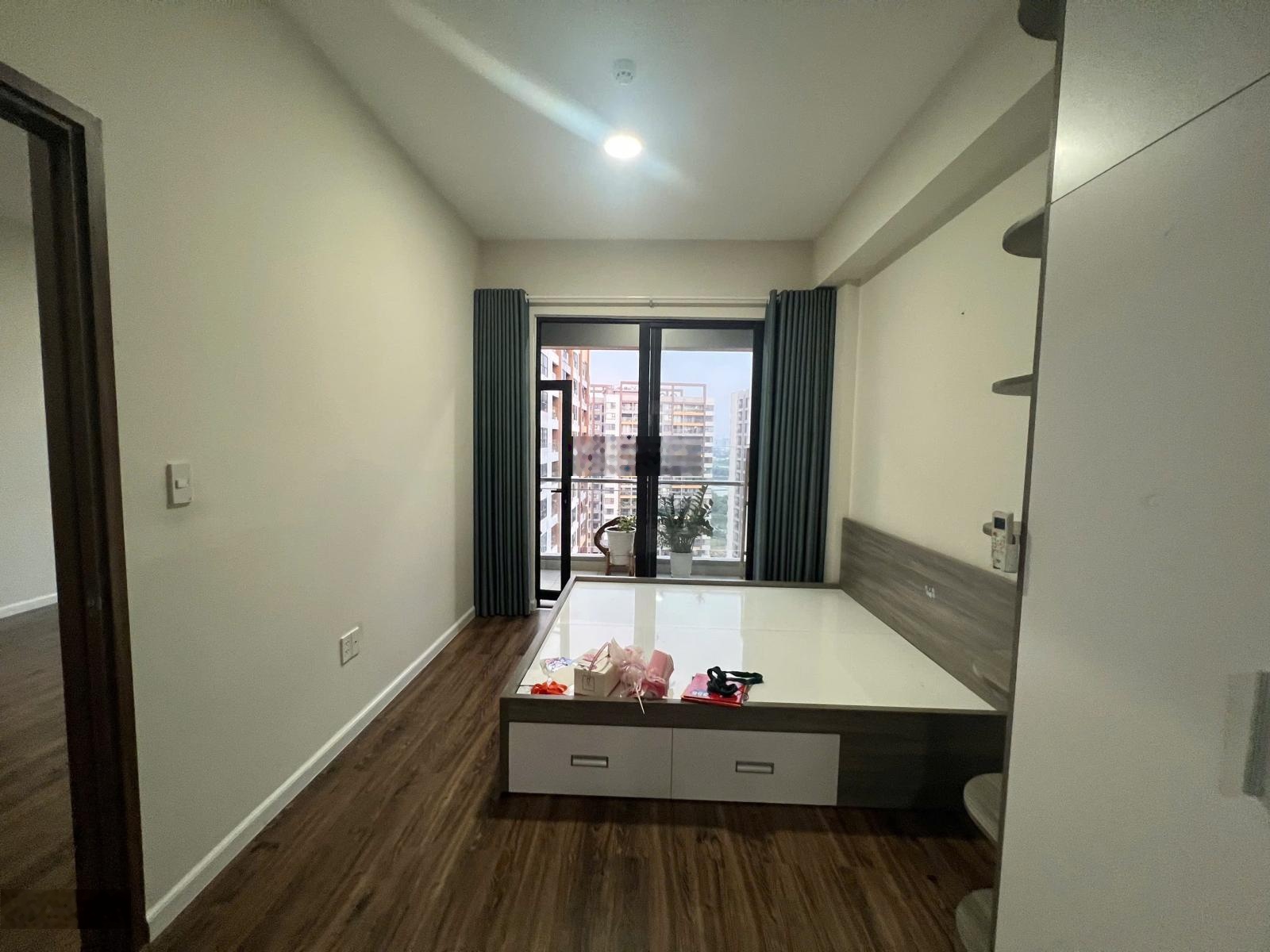 Bán 72m2 đã có sổ hồng, view kênh đào, hồ bơi siêu đẹp, hướng đông mát mẻ