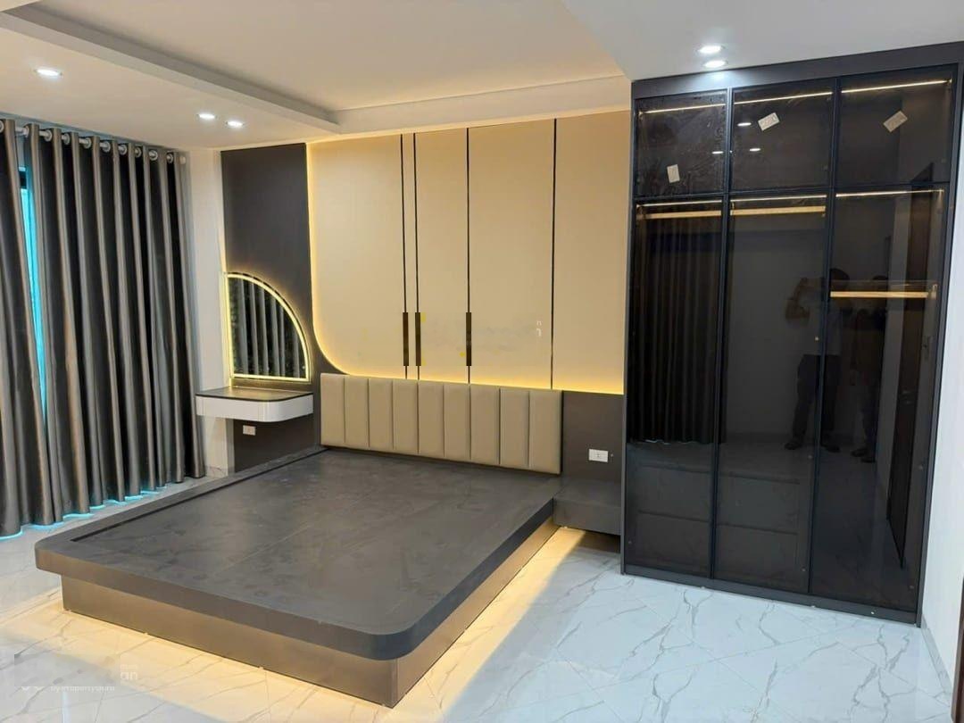 Bán nhà Phan Đình Giót Quang Trung Hà Đông 5tầng 40m ra phố Mt 5,2m nội thất đầy đủ 8 tỷ 0386942394