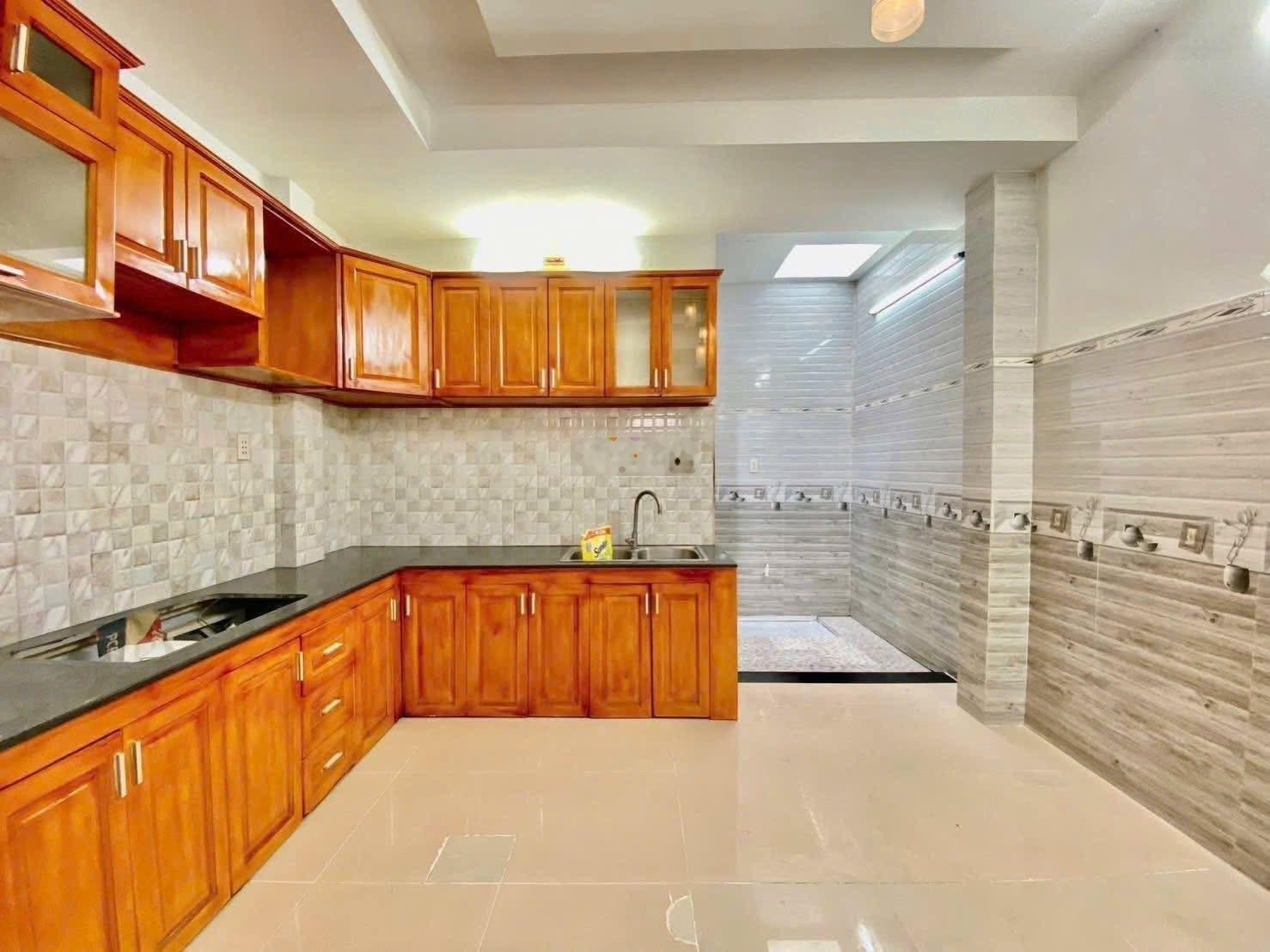 Bán nhà 2 mt hẻm xe hơi hiệp thành 35 - 52m2, 2 tầng - chỉ 4.65 tỷ tl - cách gò vấp 5 phút.