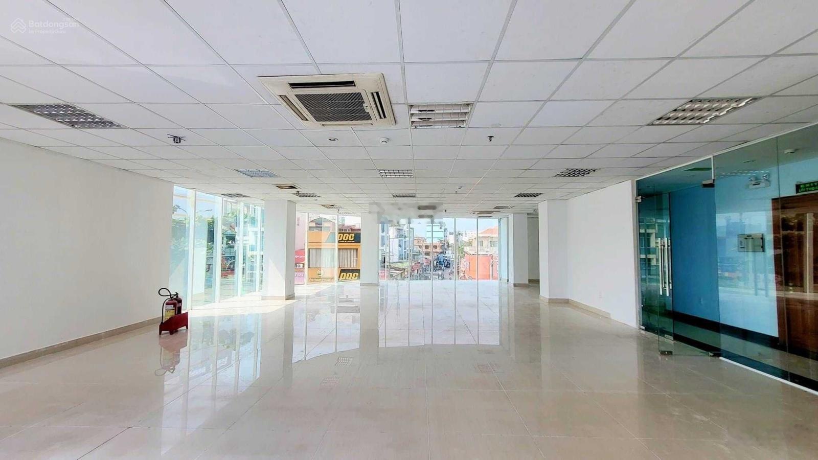 Siêu giá rẻ! Góc 2 mặt tiền đường Trần Qúy Khoách, P. Tân Định, Quận 1