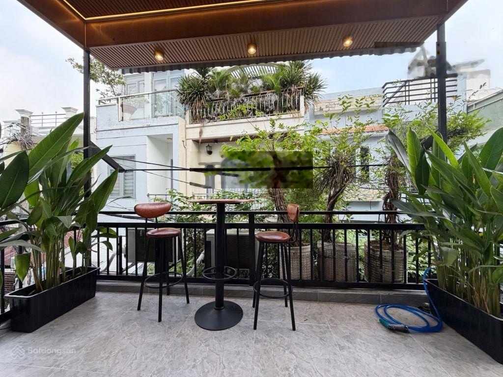 Nhà mới ở liền full nội thất cao cấp hẻm xe hơi thông 5,5 tỷ