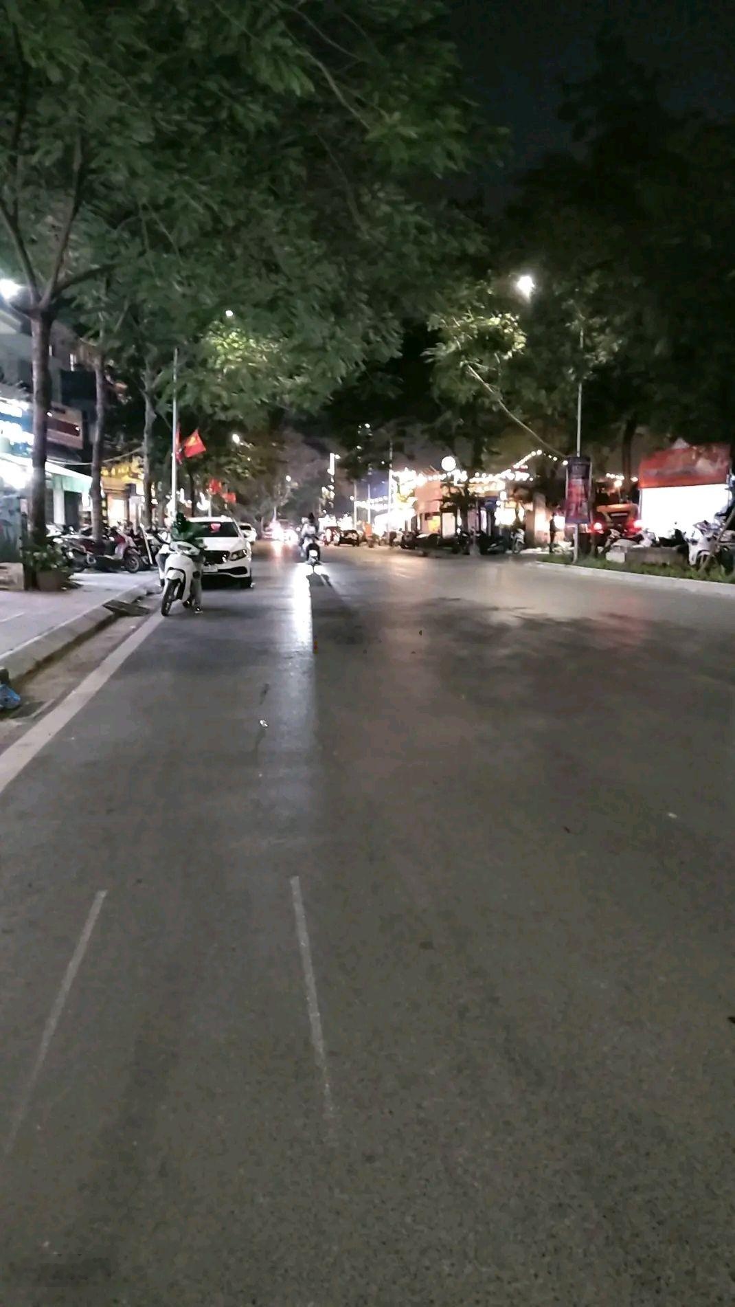 Chính chủ bán nhà phố Kim Đồng diện tích 45m2 6 tầng, thang máy kinh doanh ô tô giá tốt