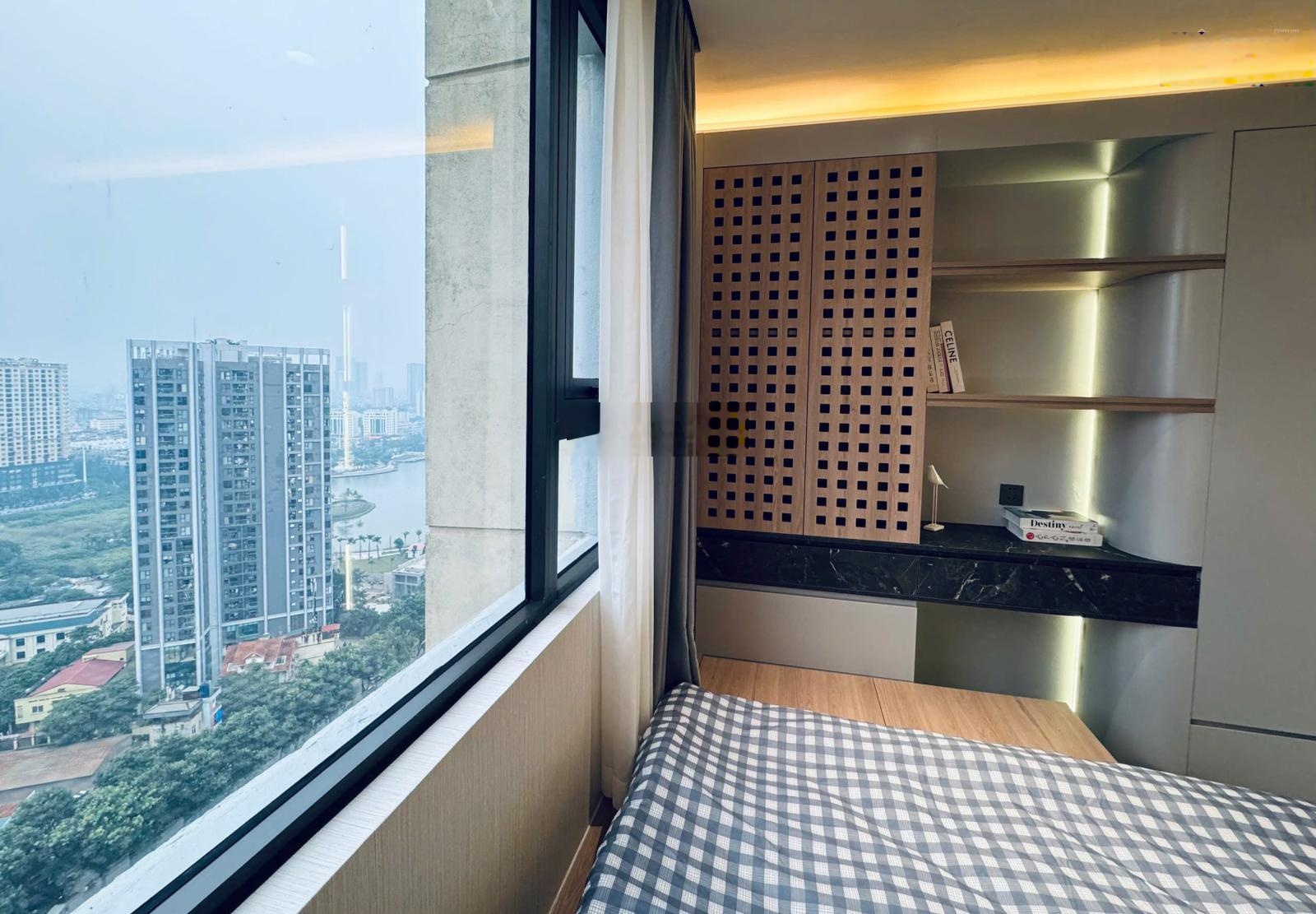 Chính chủ cần bán căn 3PN, 2VS. DT: 117m2 - tòa A CC Thăng Long Number One BC view Hồ. Giá 10 tỷ