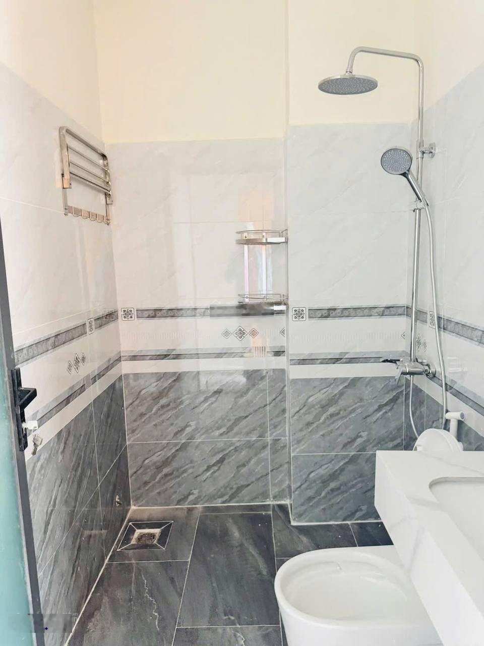 Cần bán nhanh nhà 4 tầng - mặt tiền Nguyễn Duy Trinh Bình Trưng Đông, Q. 2 (TP. Thủ Đức)