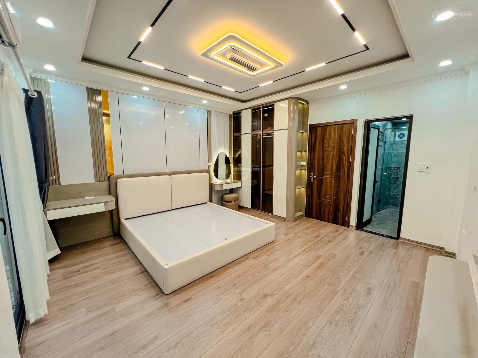 Bán gấp! Lô góc Trần Khát Chân, nhà mới, 3 thoáng, thang máy, view hồ, ôtô, full NT, DT 46m2*6T