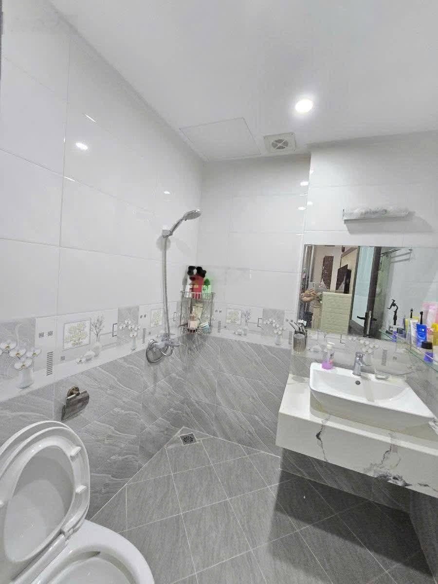 Bán nhà la khê,hà đông 32m 5 tầng ,phun nội thất ,10m ra phố chỉ 7,2 tỷ