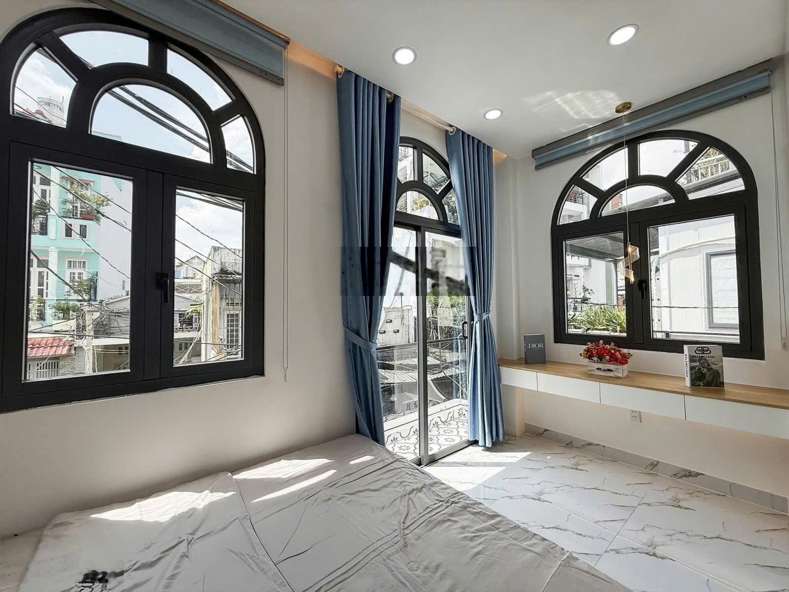 Nhà góc 2 mặt tiền hẻm xe hơi gần sân bay TSN nhà mới full nội thất 4,99 tỷ