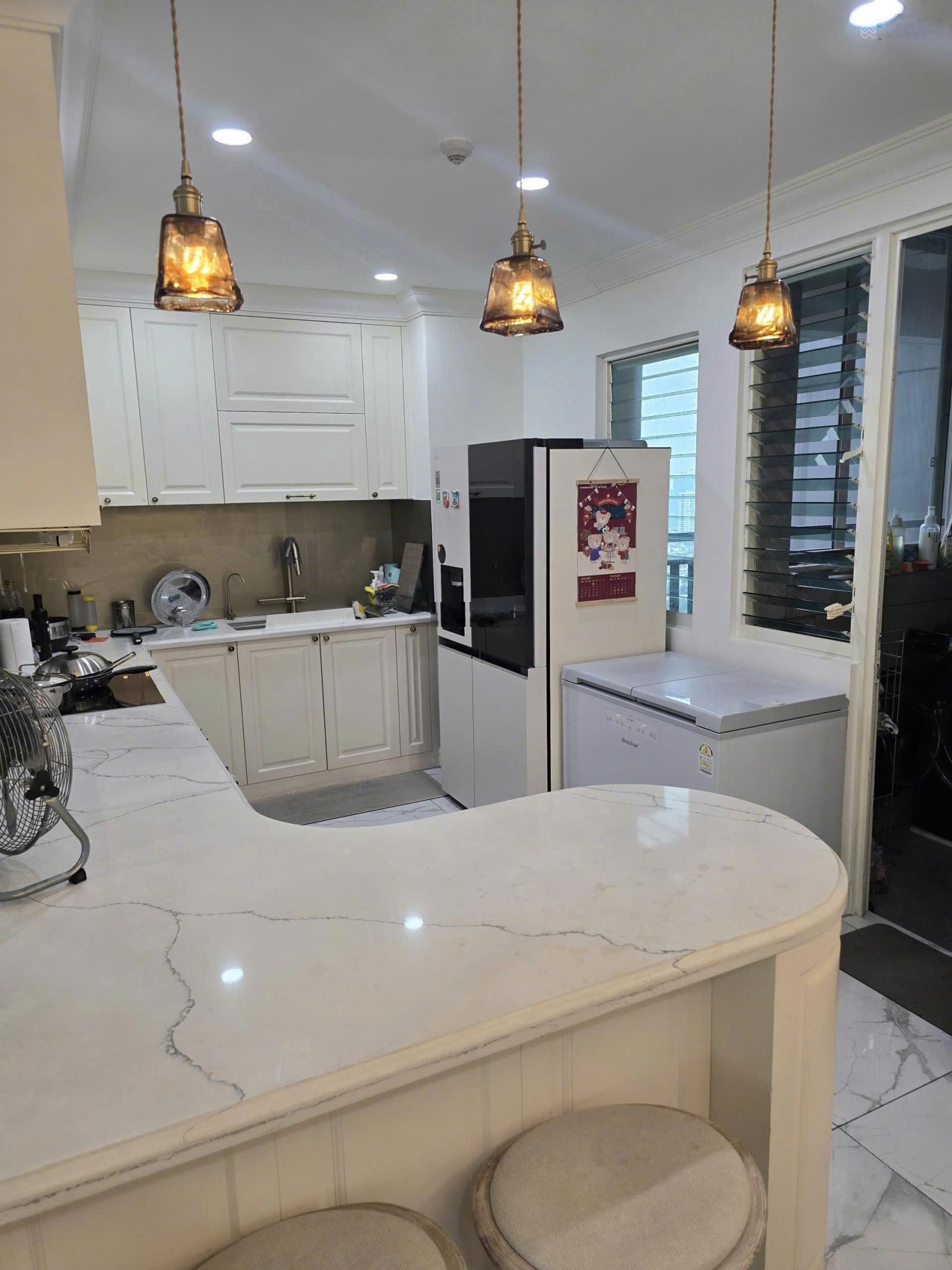 Cho thuê căn hộ 4 phòng ngủ 4 WC Feliz En Vista tháp D