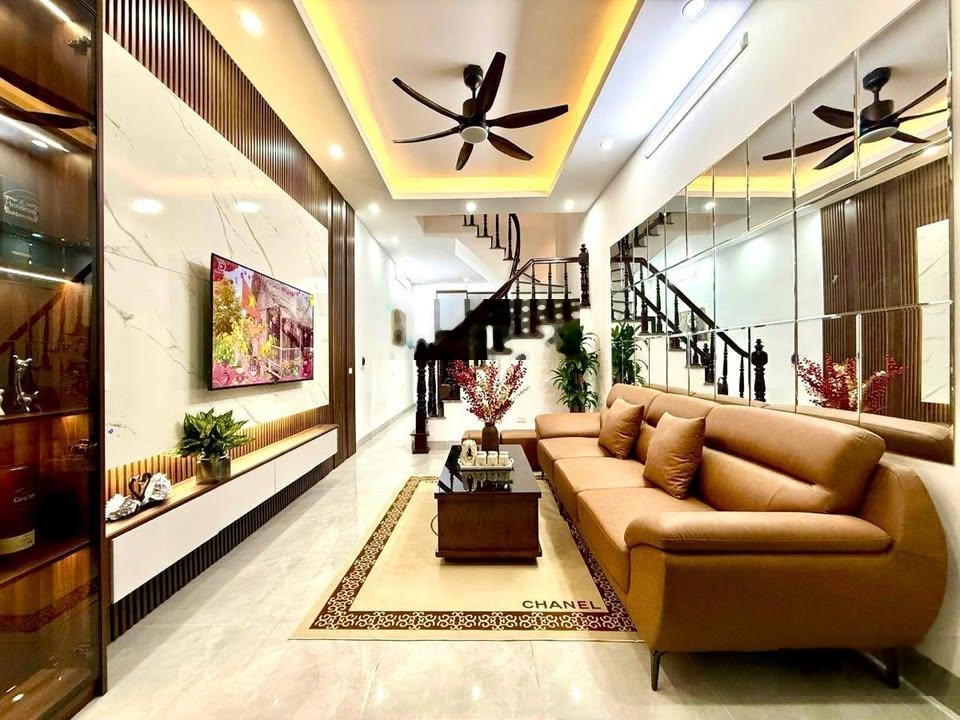 35m2 nhà trục chính kinh doanh sát ĐH Công Nghiệp, ô tô ngủ ngày đêm (vào nhà thoải mái) giá 5 tỷ