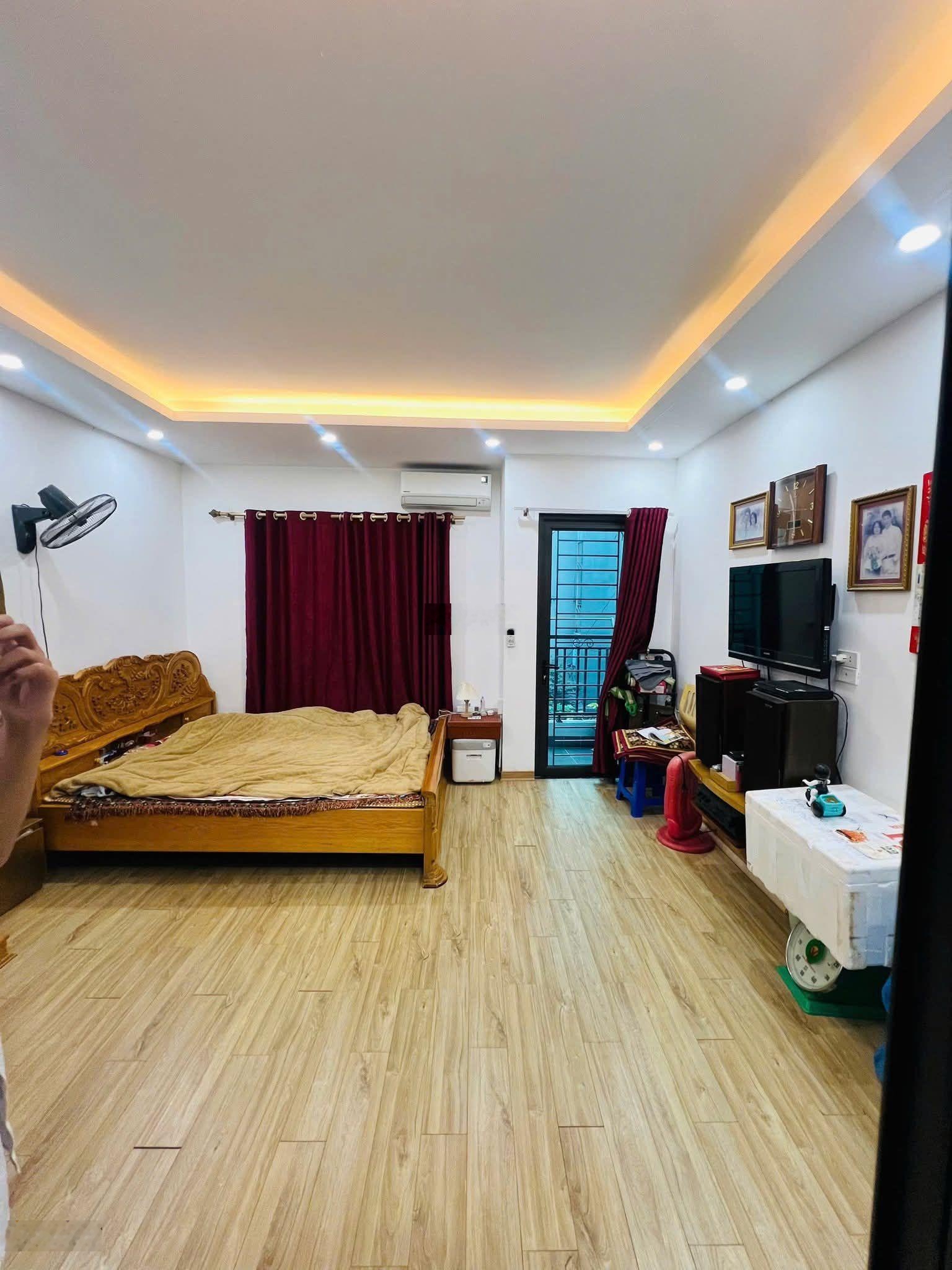 Phân lô Cầu Giấy - Phố Nguyễn Đình Hoàn, gần phố, lô góc, nội thất đẹp, ở hoặc đầu tư cho thuê