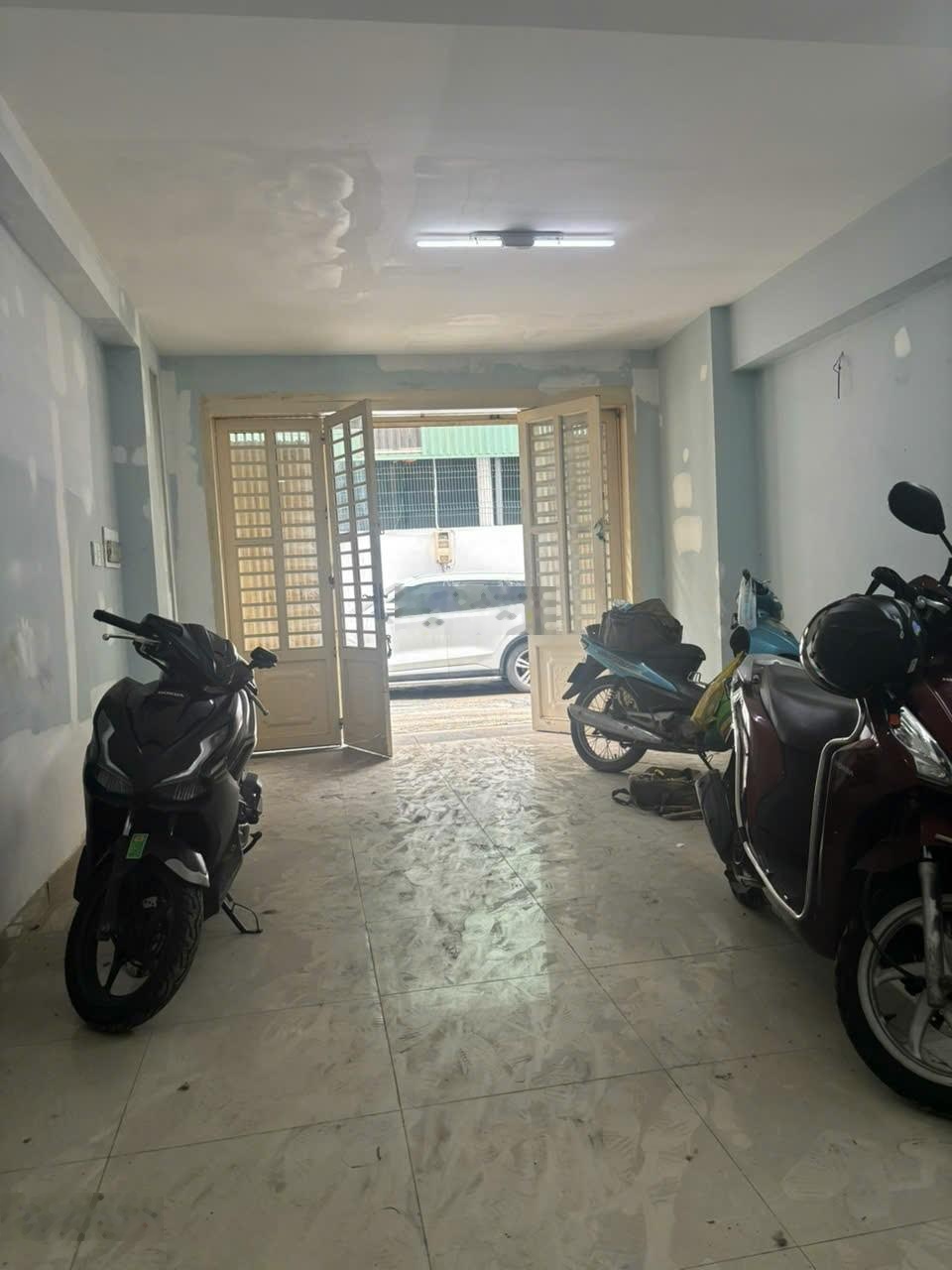 Định cư! bán nhà 3 tầng 73m2 ngang 5m hiếm ngay MT Hậu Giang, P.4, Vị trí siêu đẹp ra nhà ga T3