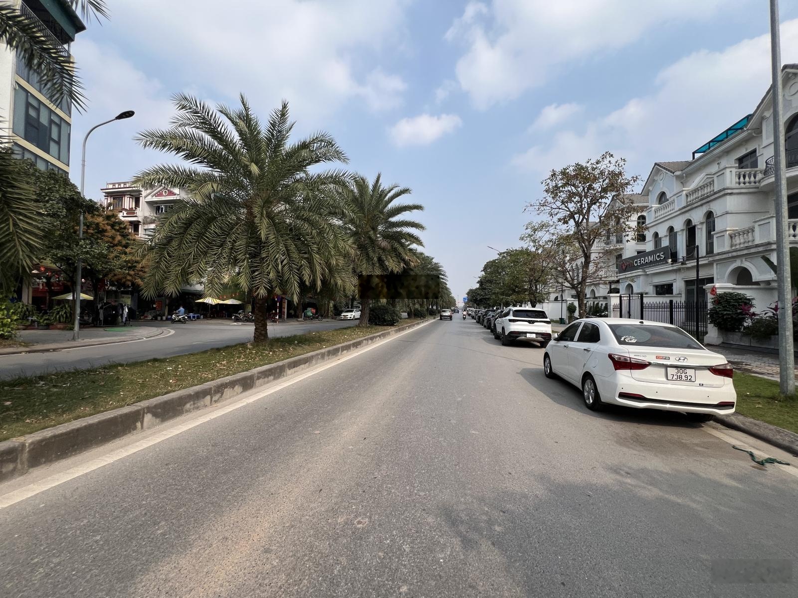 Phân lô Việt Hưng. Vỉa hè đường xe công tránh nhau, kinh doanh sầm uất. DT 75m2*6tầng*giá 27.9tỷ