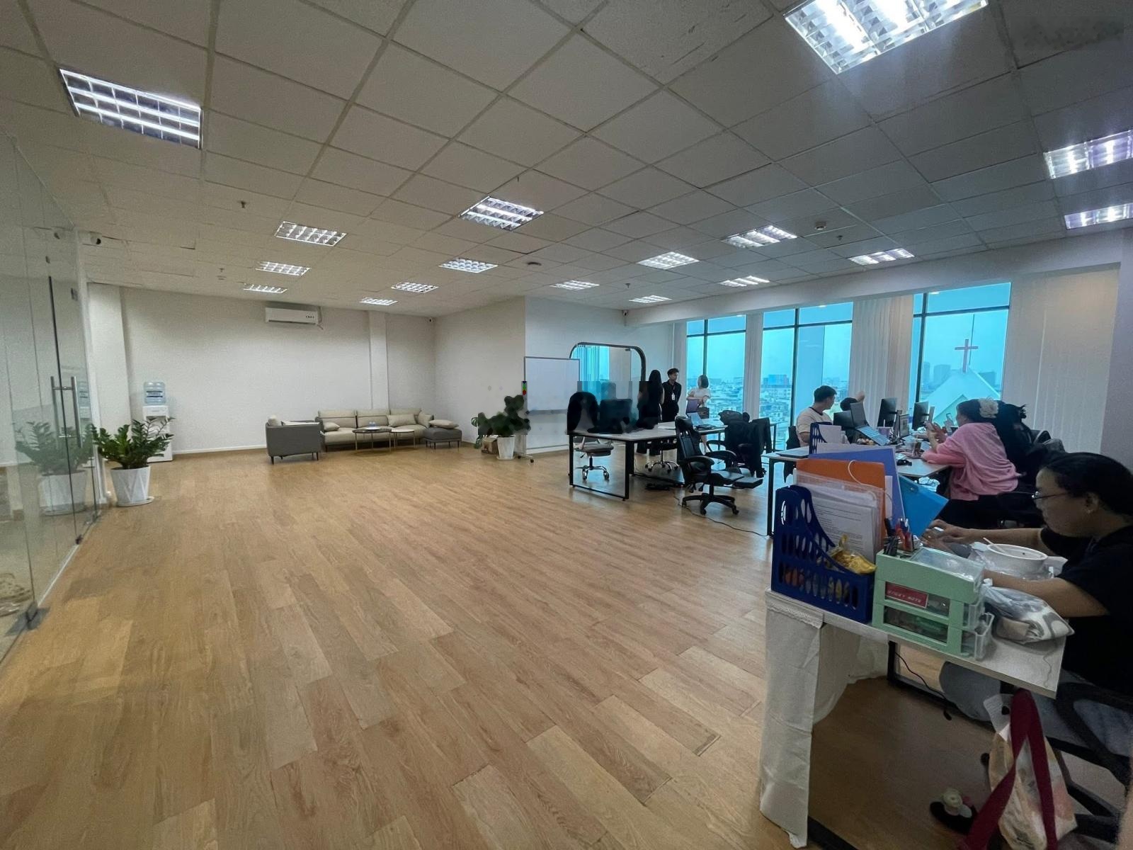 Cho thuê văn phòng Nguyễn Xiển 70m² giá 11 triệu/tháng Không gian chuyên nghiệp