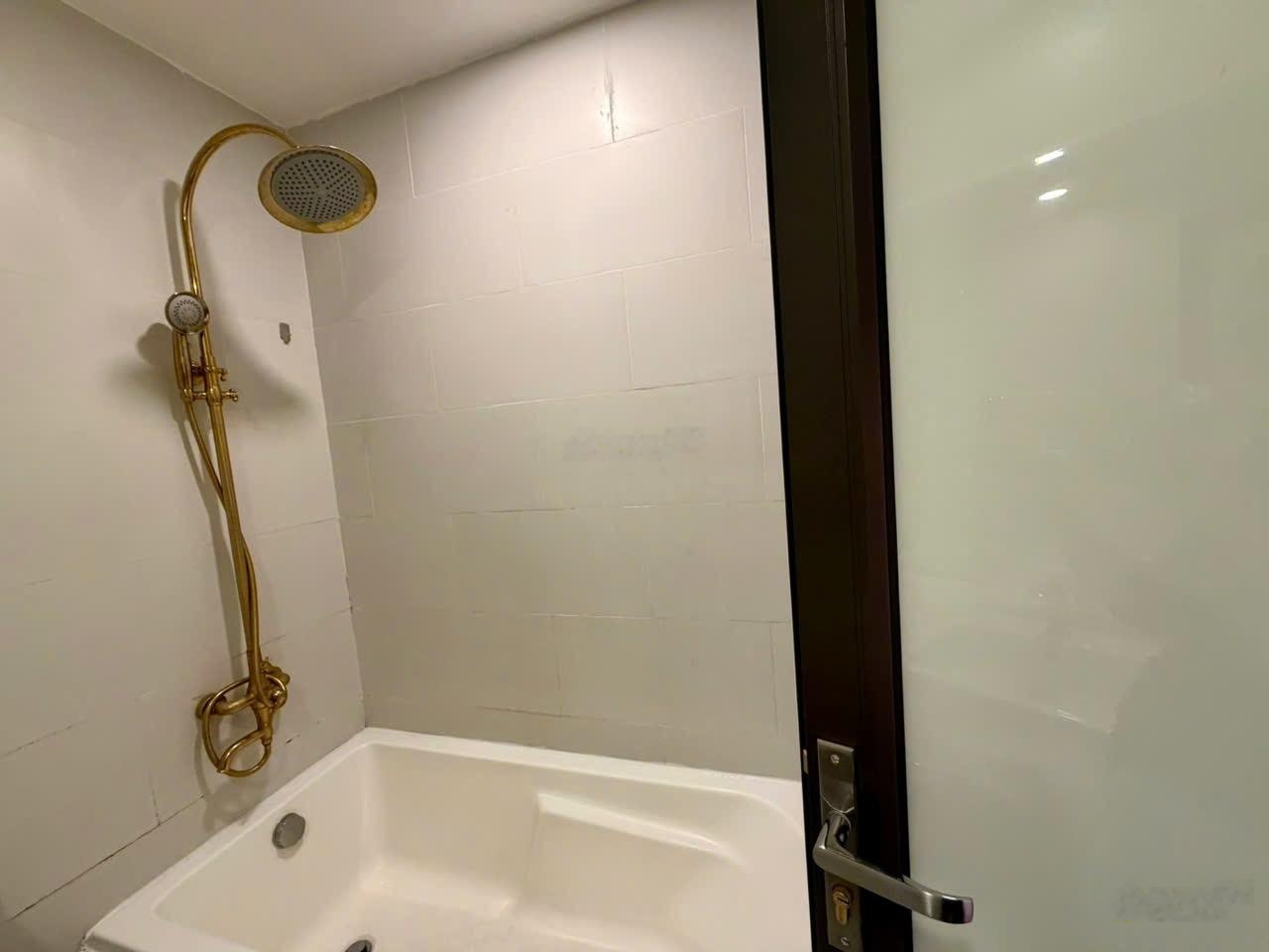 Bán căn 65m2 Westbay C tầng đẹp giá 4.1 tỷ bao phí, LH 0961694919