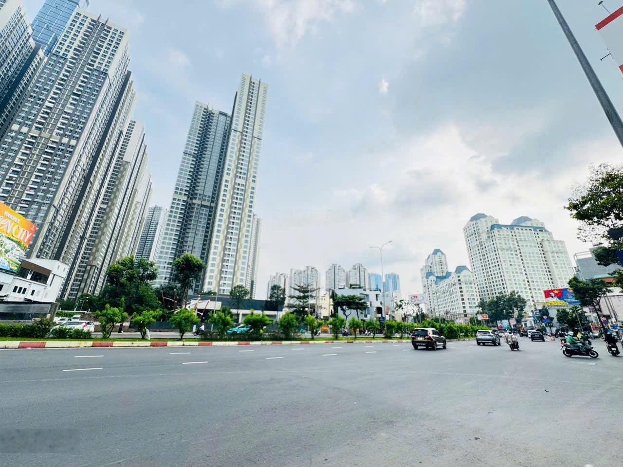 Bán đất siêu vị trí, Nguyễn Hữu Cảnh, Bình Thạnh (7,8x19) 55 tỷ, HĐT 100triệu/th, DTXD: Cao tầng