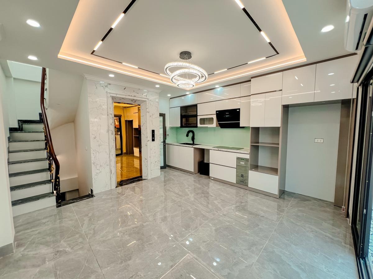 Bán nhà phố trần khát chân - 42m2 x 6 tầng - thang máy - ngõ thông - lô góc - full nội thất