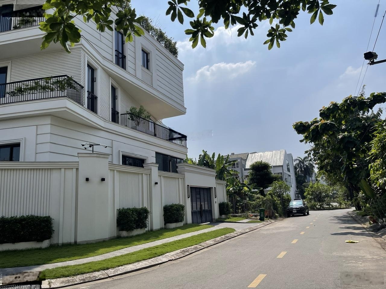 Bán lô đất nền 80m2 hướng Đông Nam, sạch đẹp đường 12m thông thoáng, sổ hồng riêng