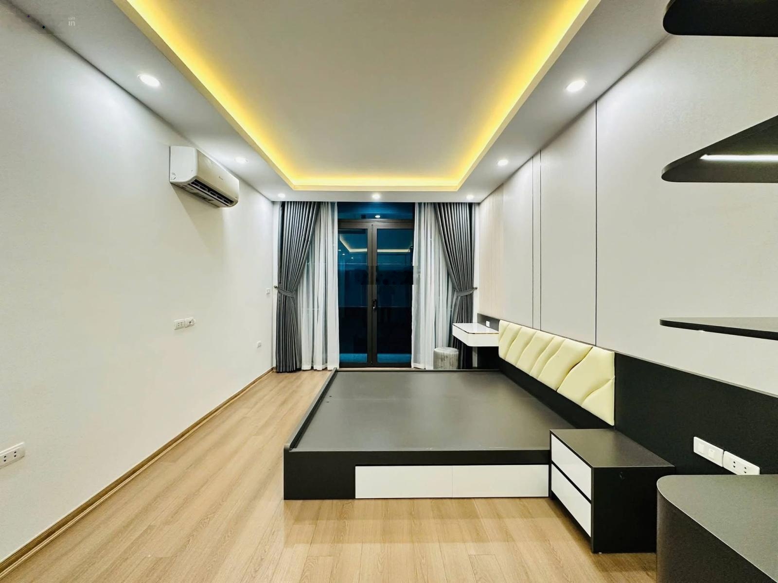 Ô tô đỗ cổng phố Tam Trinh nhà đẹp dân xây ngõ thông tứ tung 46m x5T giá nhỉnh 8 tỷ sổ đỏ CC có TL