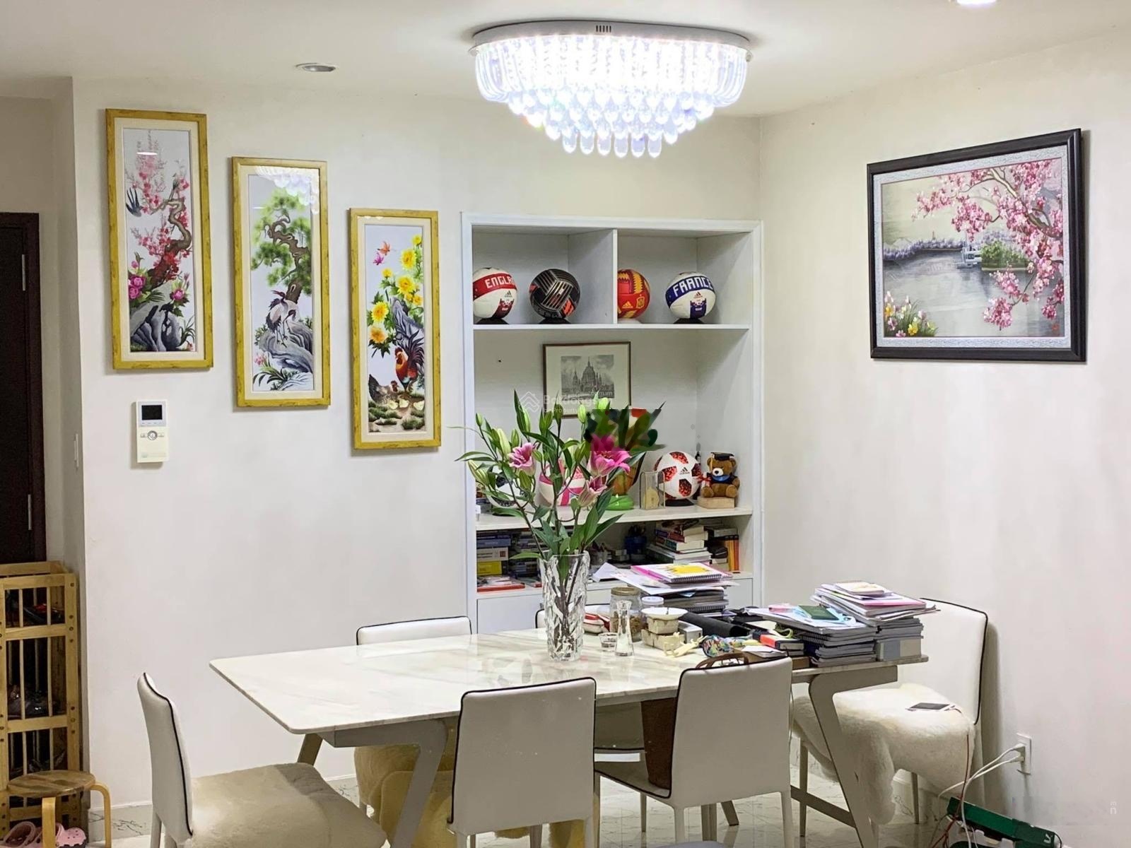 Cần cho thuê căn góc chung cư Thuận Việt Q.11. DT 70m2 2p, NT, Giá 10tr. 0779186840