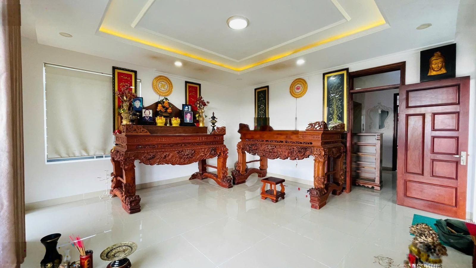 Cần tìm chủ mới cho căn biệt thự kdt phước long có sổ và có thang máy