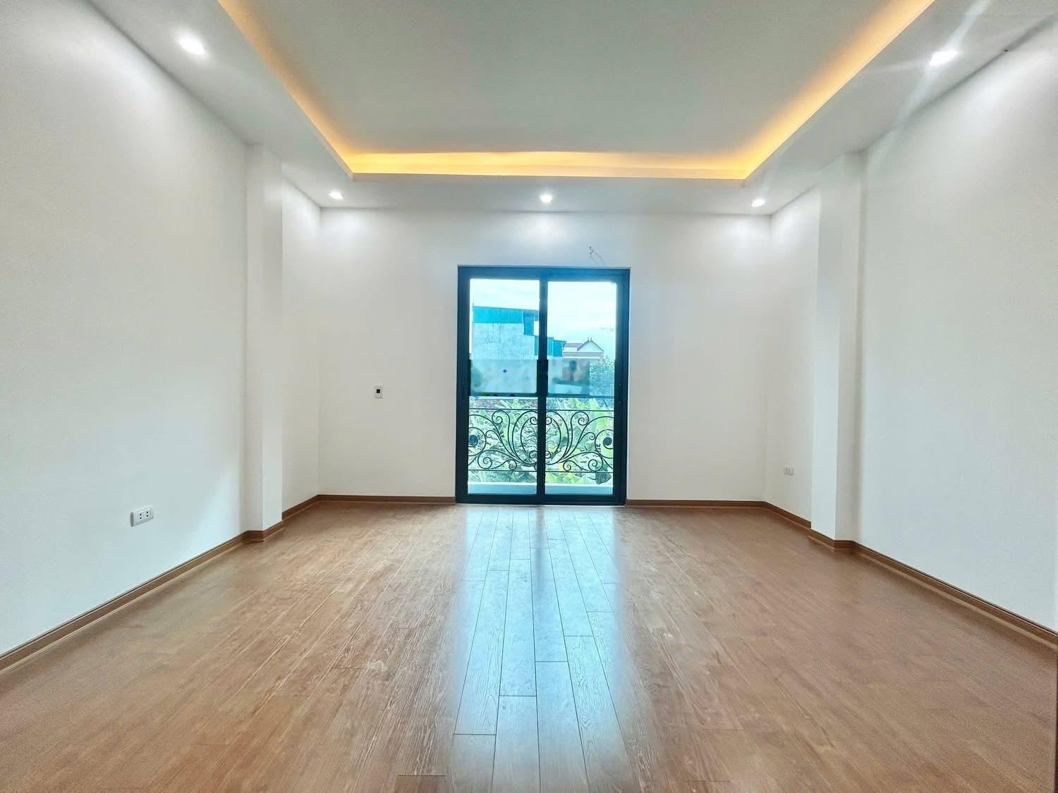 Hơn 5 tỷ nhà đẹp 5 tầng mới tinh dt 30m2 thiết kế 1 tầng 1 phòng rộng hiện đại Bắc Từ Liêm