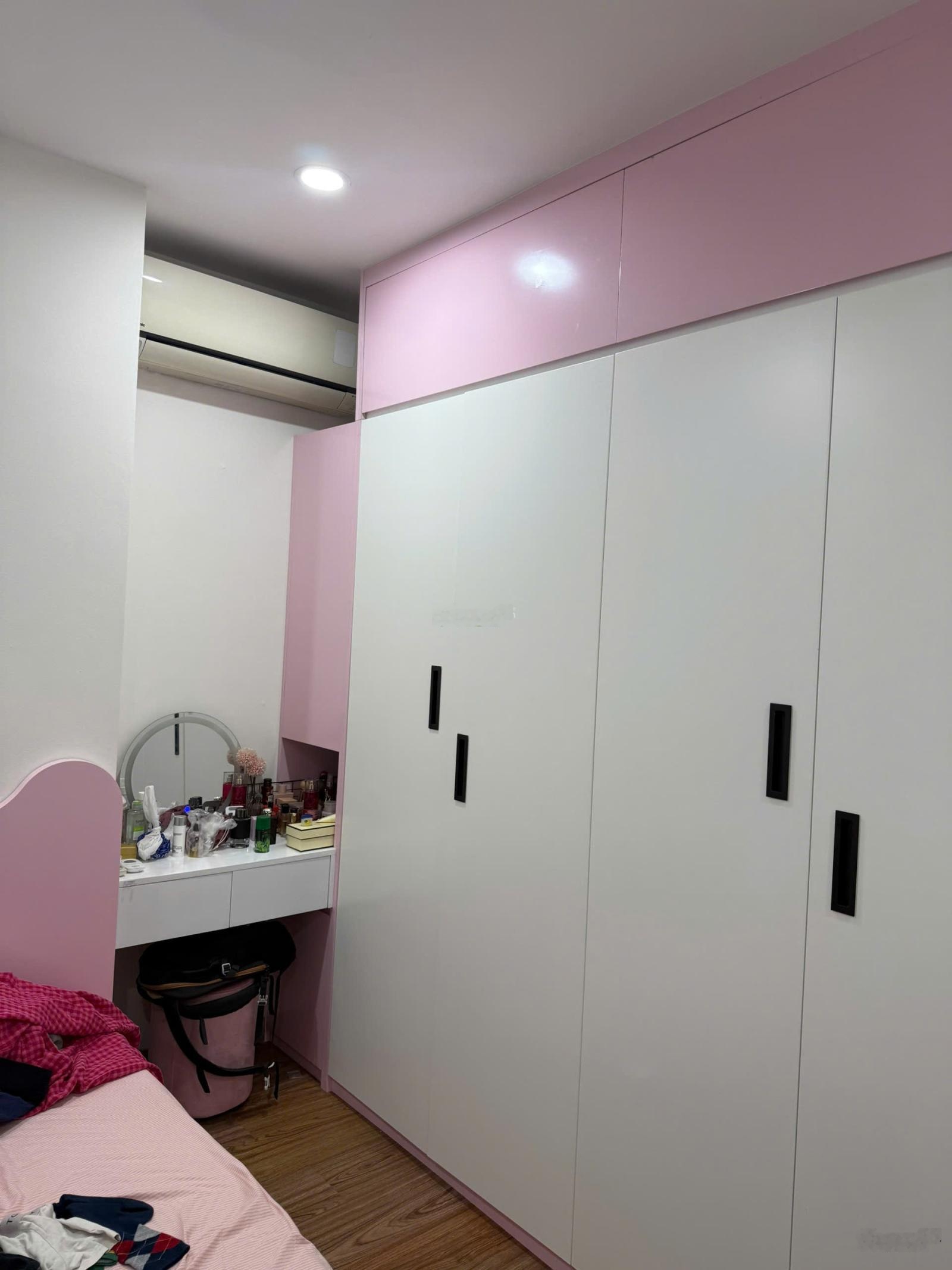 Bán căn hộ 2PN 88m2 nội thất mới tinh xịn sò, tầng trung đẹp. Ban công thoáng mát, giá chỉ 8 tỷ